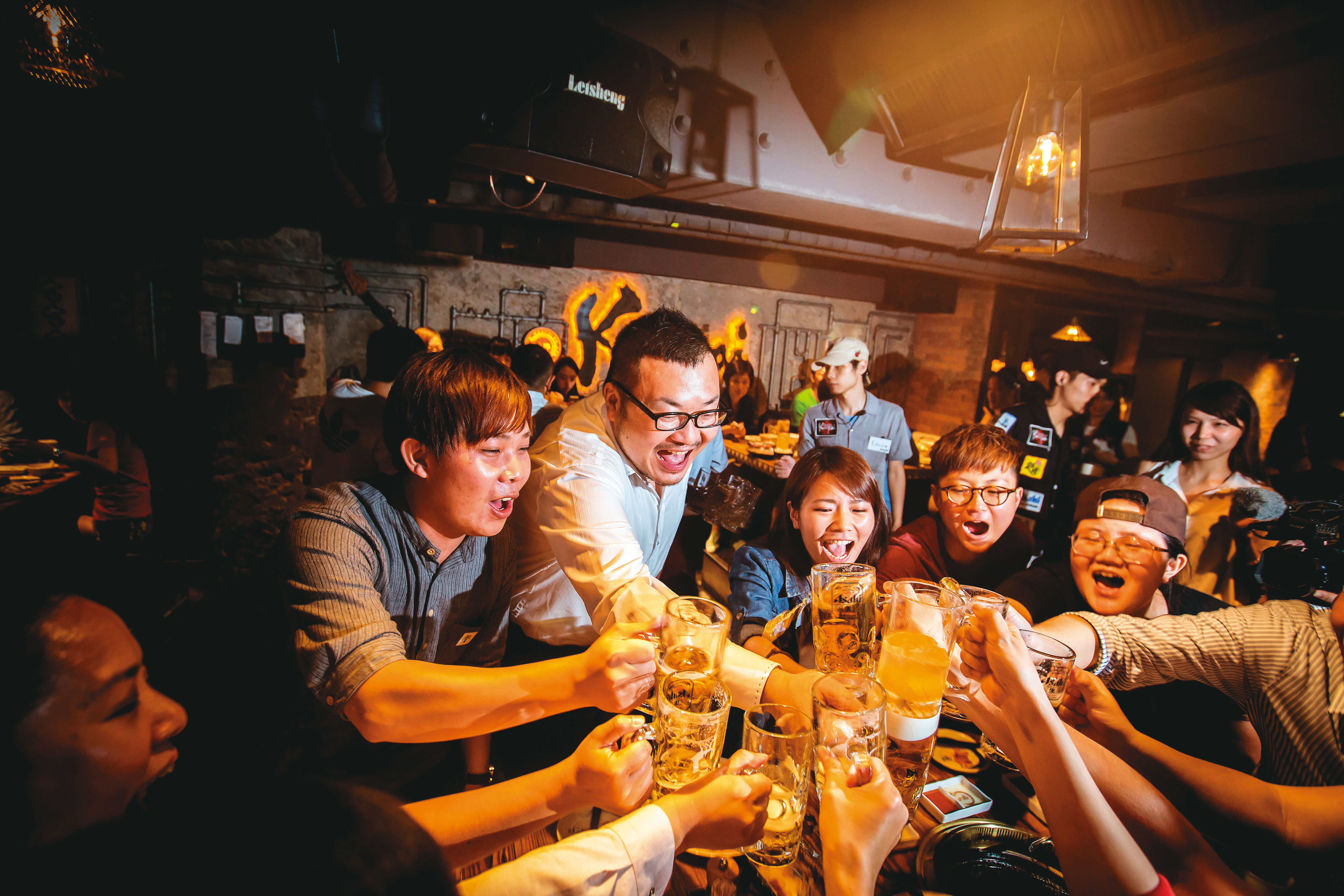 餐飲業殺很大，使用振興券支付餐費，再送自家集團現金抵用券。
