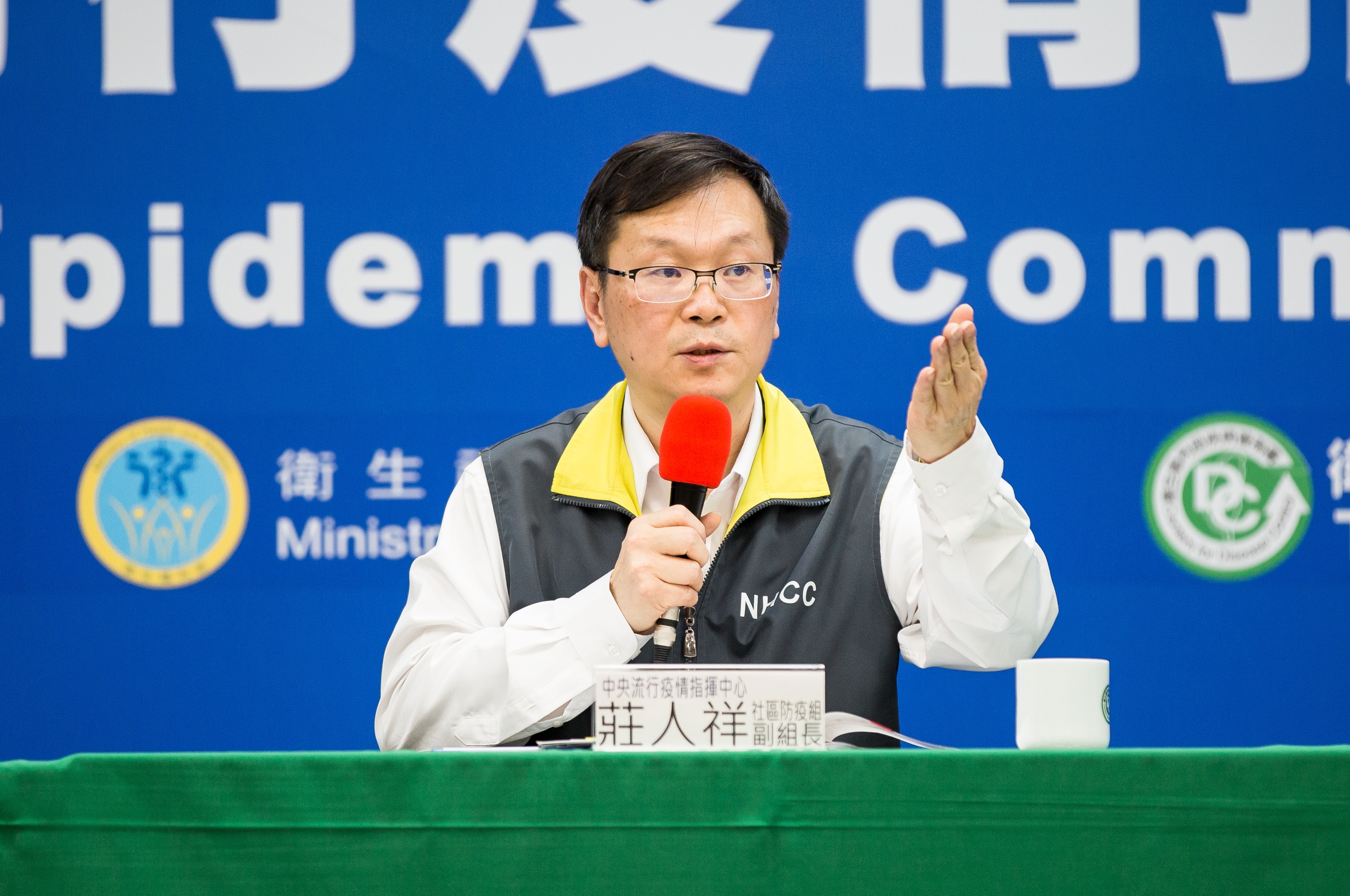 今（27日）再新增4例境外移入，下午2點召開的臨時記者會，將由中央疫情指揮中心發言人莊人祥（圖）主持說明。（本刊資料照）