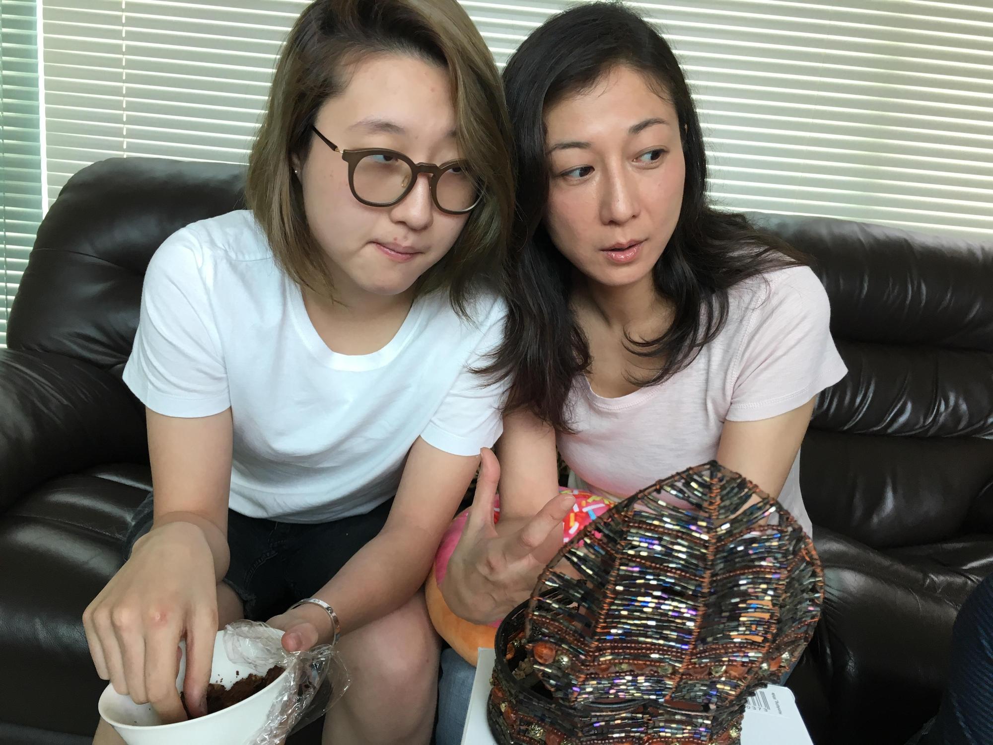 吳綺莉與女兒吳卓林關係緊張,吳卓林甚至離家出走,與外籍伴侶流落國外。(吳綺莉微博)