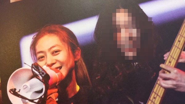  陳綺貞長期合作的貝斯手林姓女子，染毒遭逮。（翻攝自林女臉書）