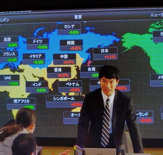 有眼尖網友發現《半澤直樹2》重播時,國旗全都消失了。(翻攝PTT)