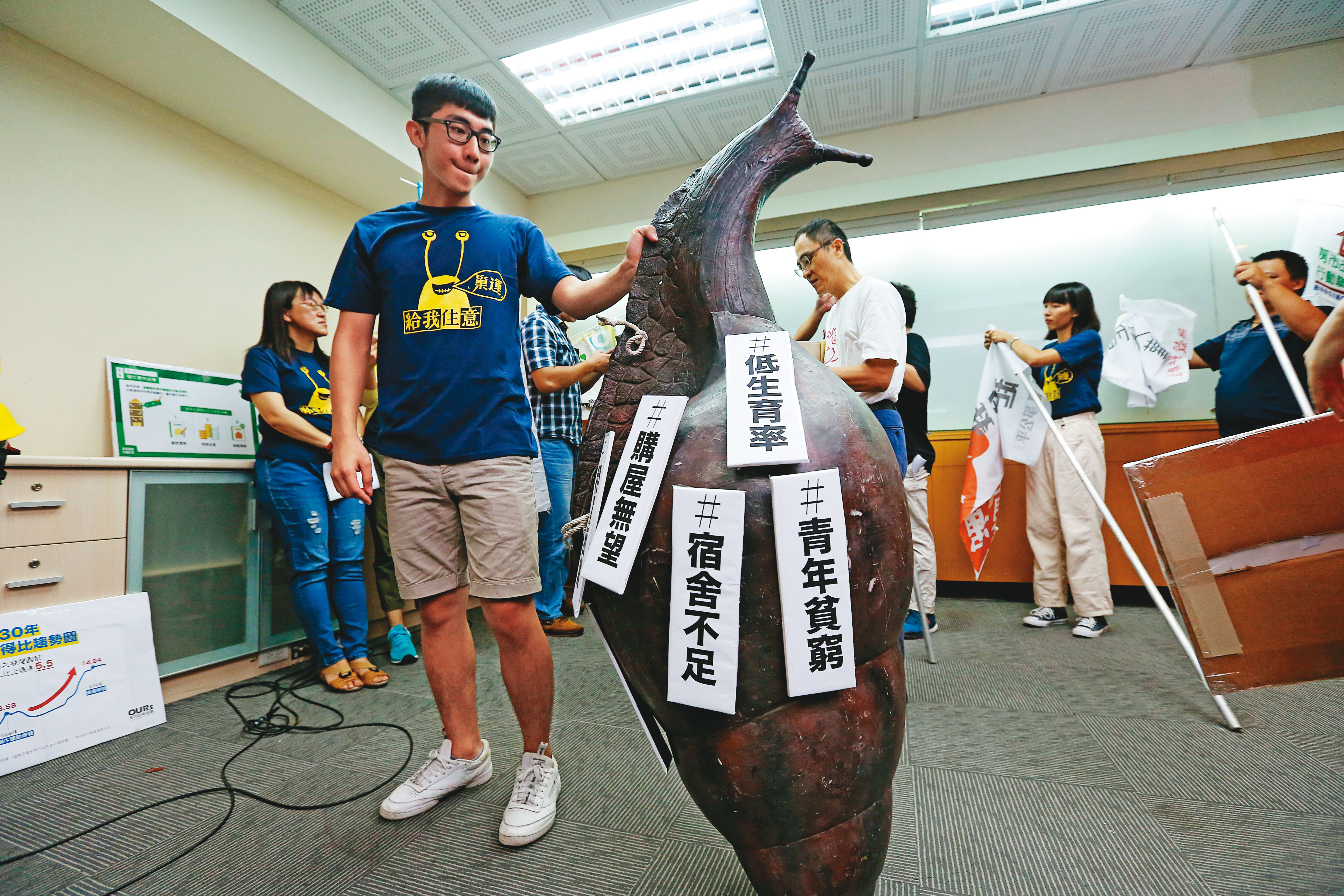 一成串百億元等級開發案，讓年輕人買房夢想更加渺茫。土地買賣代表未來幾年經濟潛力，政府需以更強力度落實「居住正義」。