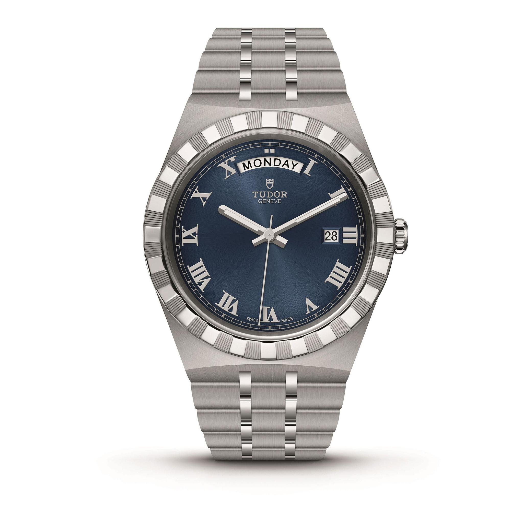 皇家系列41mm，具備日期星期功能，定價NT$73,500。