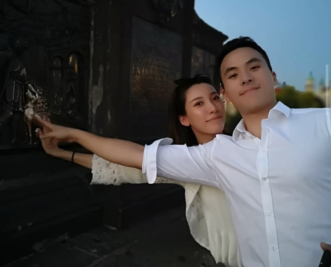 何猷啟2018年與齊嬌結婚後，不時在個人社交帳號上大秀恩愛。（翻攝自何猷啟IG）