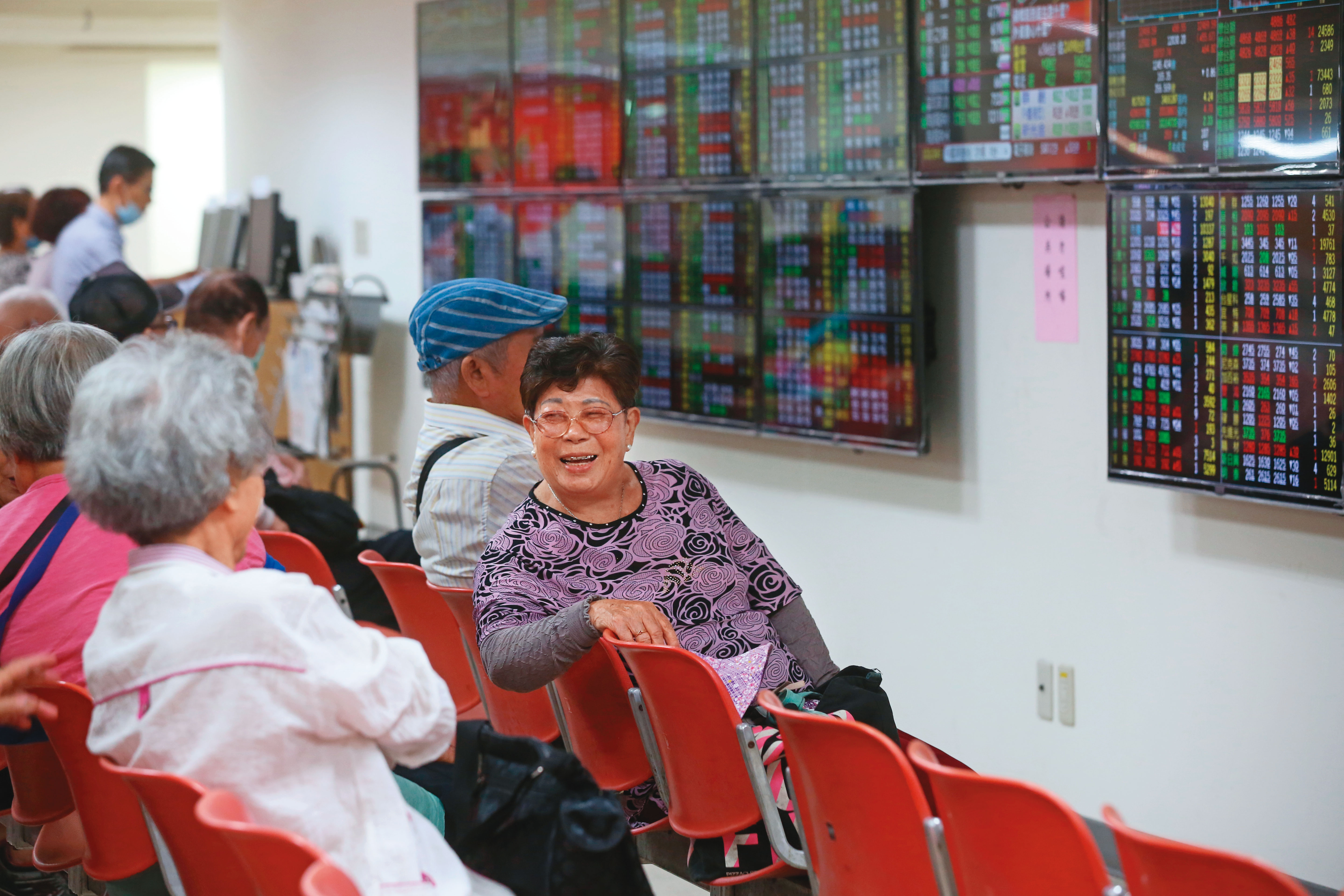 股價不斷向上攀升，代表經濟發展表現優異，投資人信心十足，也是對執政者的一種肯定。