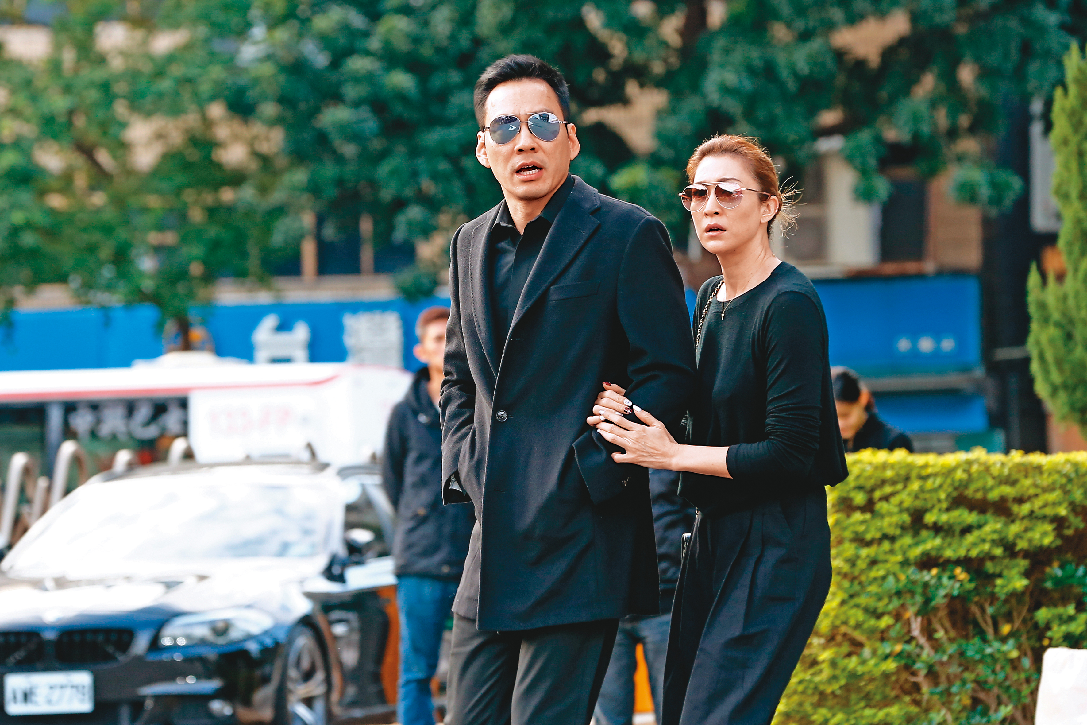 艾力克斯和李詠嫻是演藝圈中的模範夫妻代表，兩人育有1子1女，都就讀國際學校，近日卻為兒子求學問題傷腦筋。