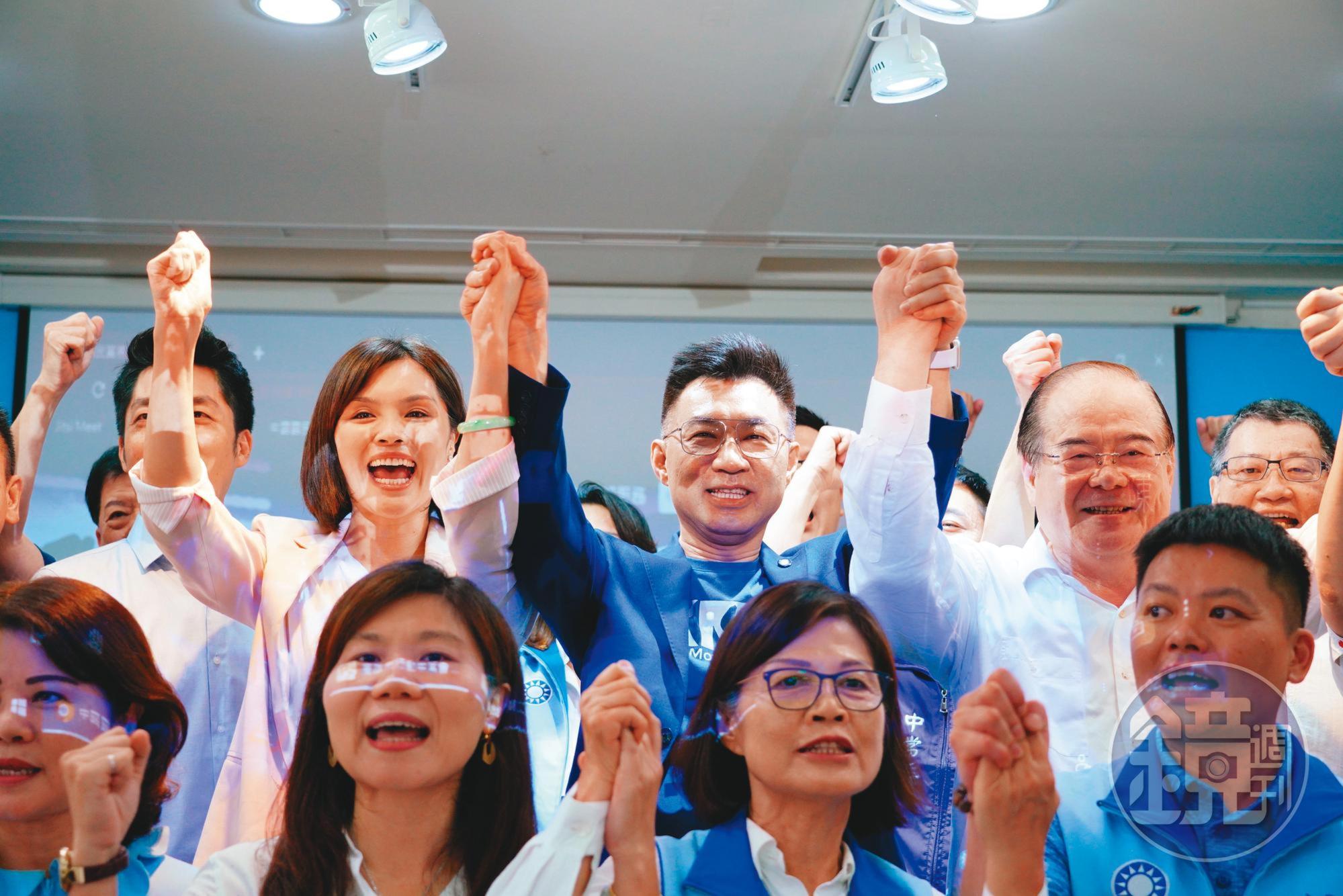 藍營地方盛傳,李眉蓁之所以出線成為市長補選候選人,是祕書長李乾龍聽從市黨部的提議。