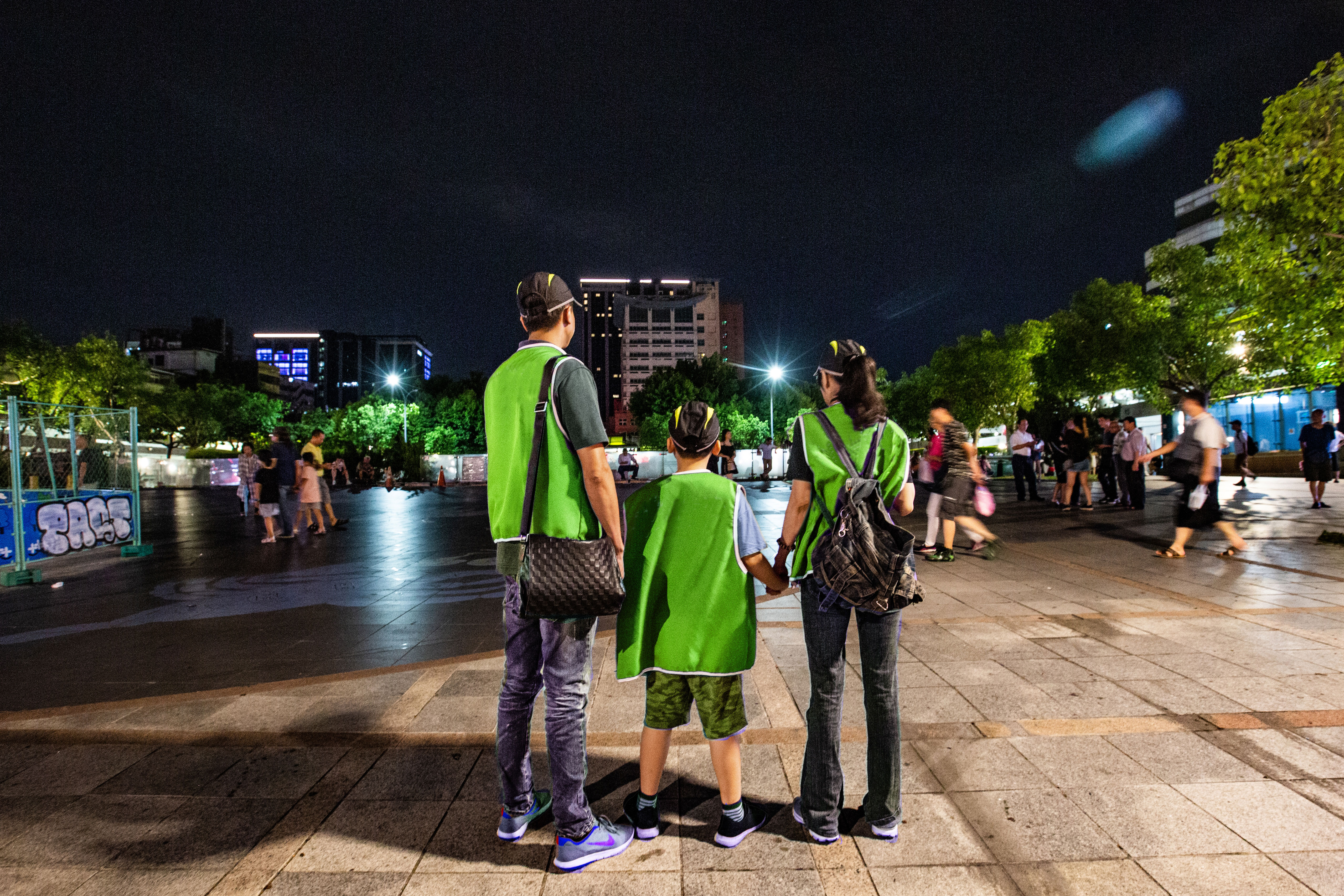 【半癱女慘淪性奴3】假哭環抱「頂」住女志工　連小姨子也被他襲胸