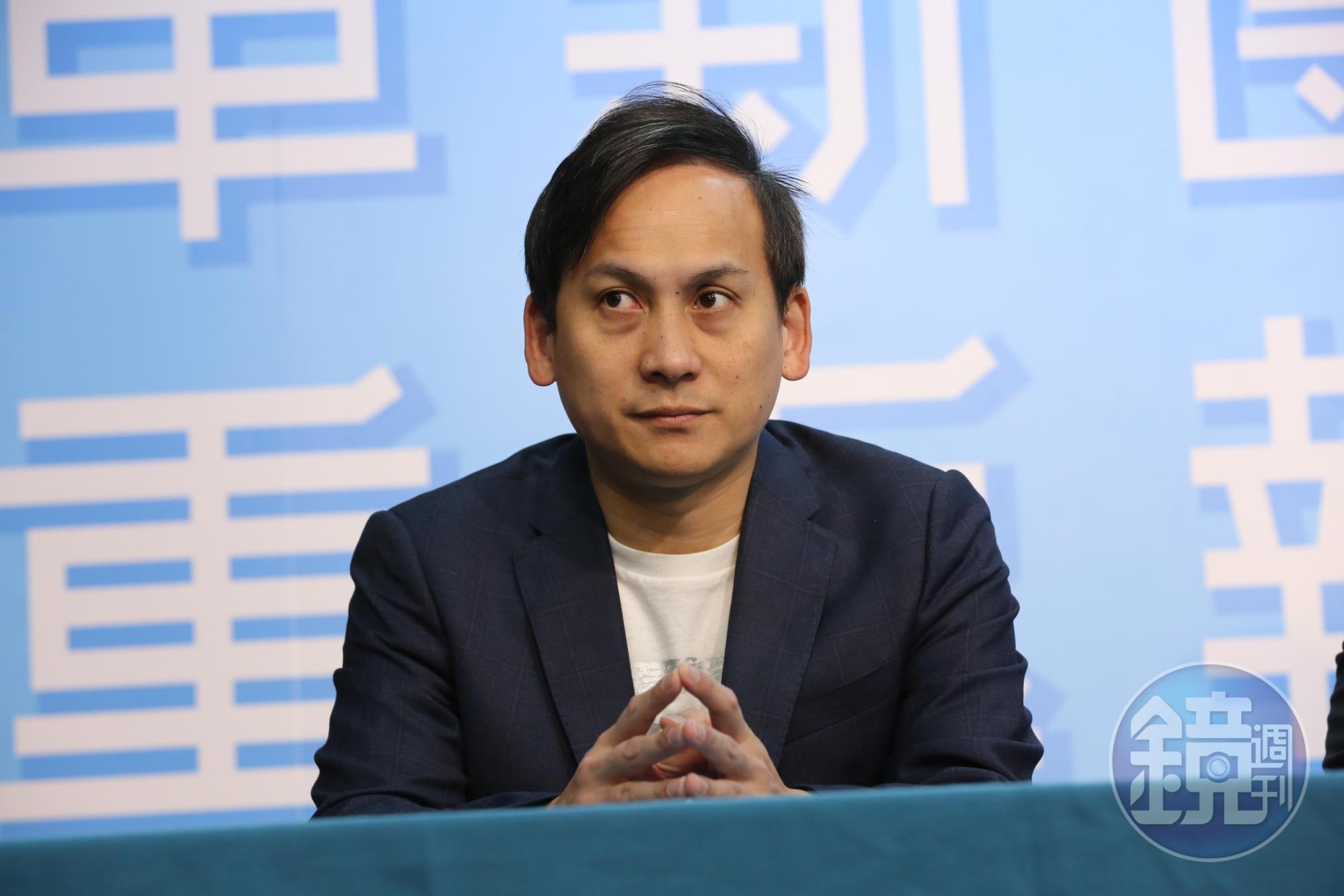 國民黨新北市議員葉元之在政論節目上直言,李眉蓁根本不會寫論文。