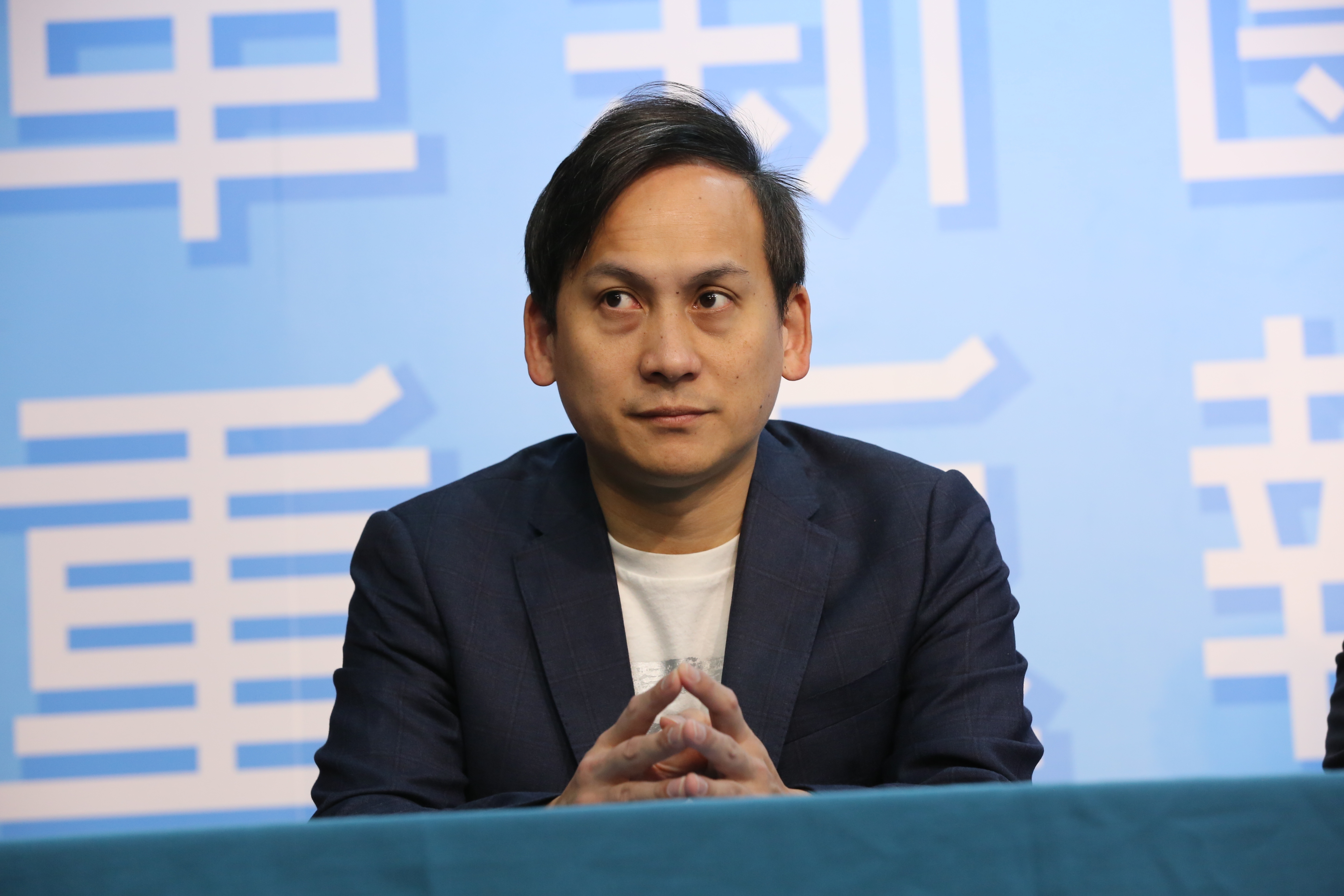 國民黨新北市議員葉元之在政論節目上直言，李眉蓁根本不會寫論文。