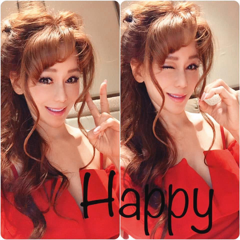 李翊菲相當努力維持外貌的年輕,舉手投足也都有自己的風格。(翻攝自Coco Lee臉書)