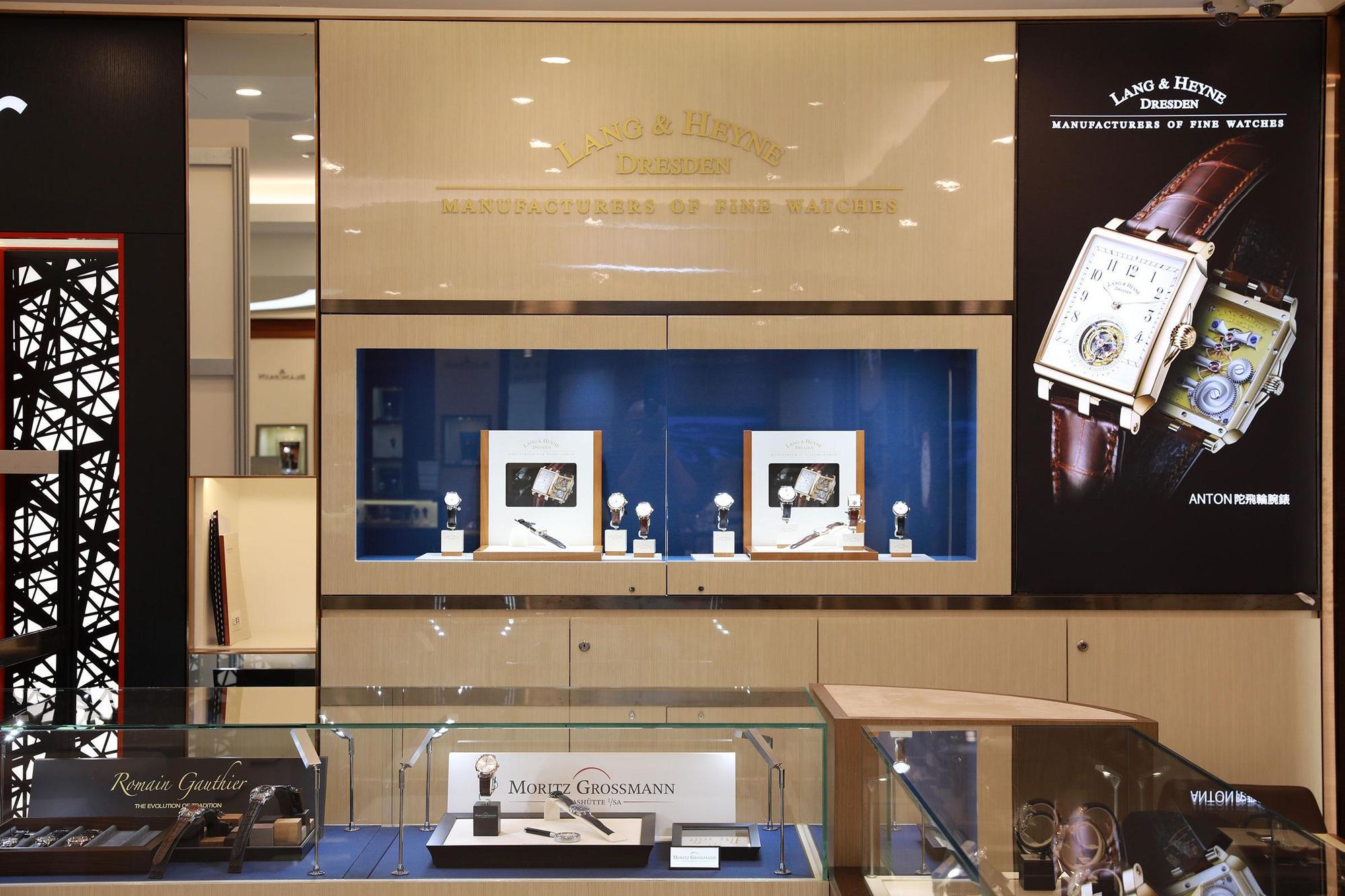 由瑞博品有限公司代理的三個獨立製錶品牌：MORITZ GROSSMANN、LANG & HEYNE以及ROMAIN GAUTHIER，如今正式進駐亨得利鐘錶設櫃，也是目前少見在A級錶店設櫃的獨立製錶品牌。