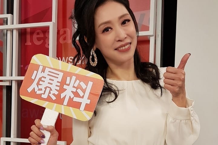 購物專家郁菁近日上《新聞挖挖哇！》節目，自爆有著悲慘的童年。（翻攝自郁菁臉書）