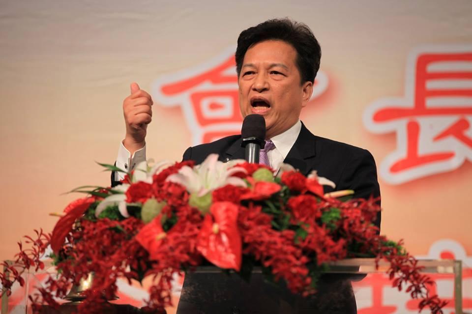 李朝永背叛周遊之後,依舊回到她的身邊。(翻攝李朝永獅子會臉書)