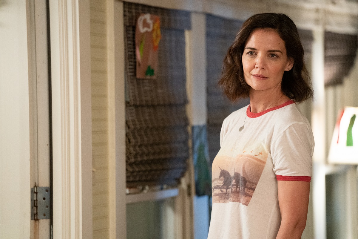 「前阿湯嫂」凱蒂荷姆斯分享自己的際遇，儼然成為《祕密》的見證人。（車庫娛樂提供）