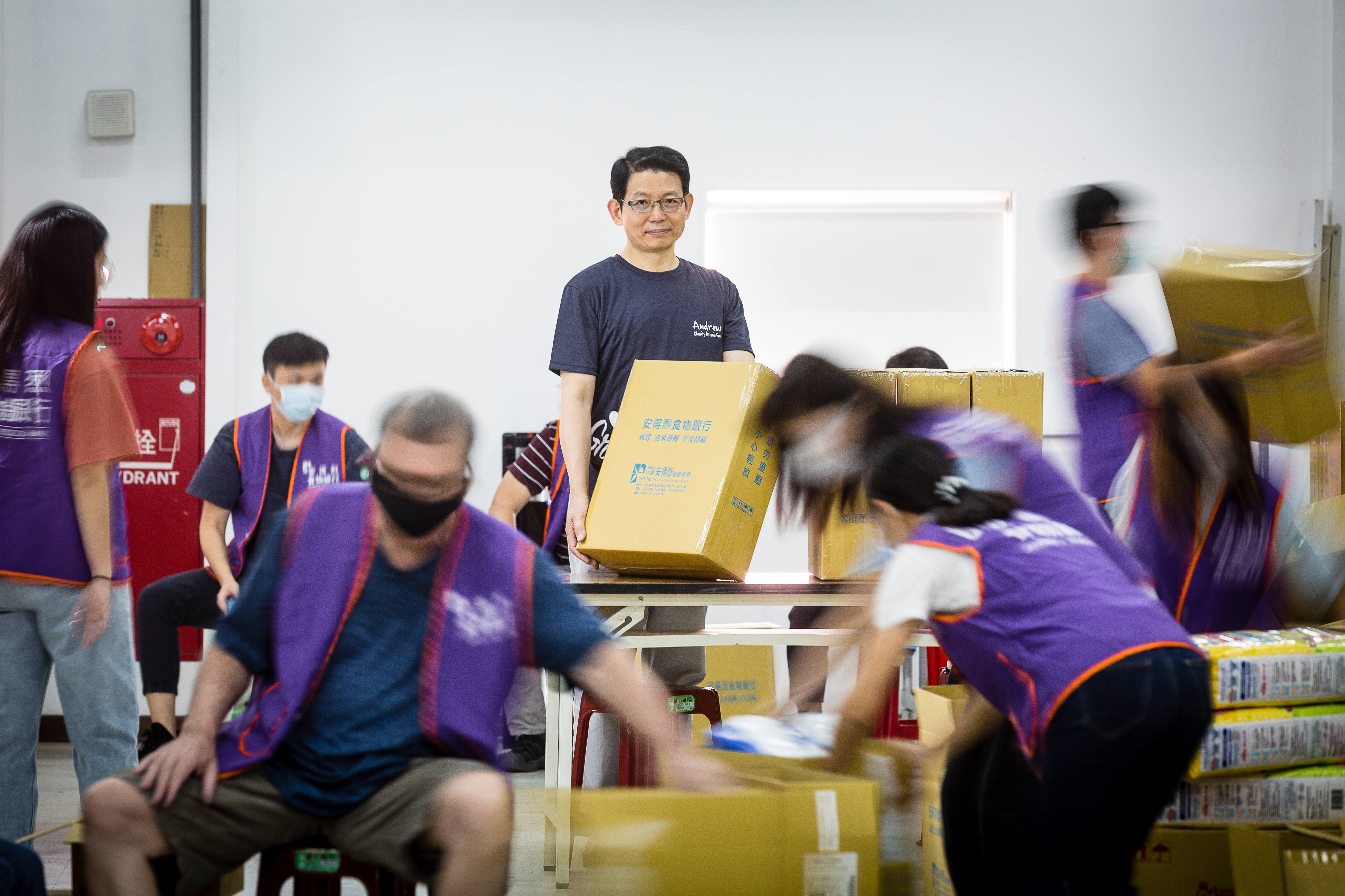 羅紹和（中）說，高風險家庭面對的，不是吃得飽或吃不飽的問題，最重要的，是原生家庭帶給他的心靈傷害。