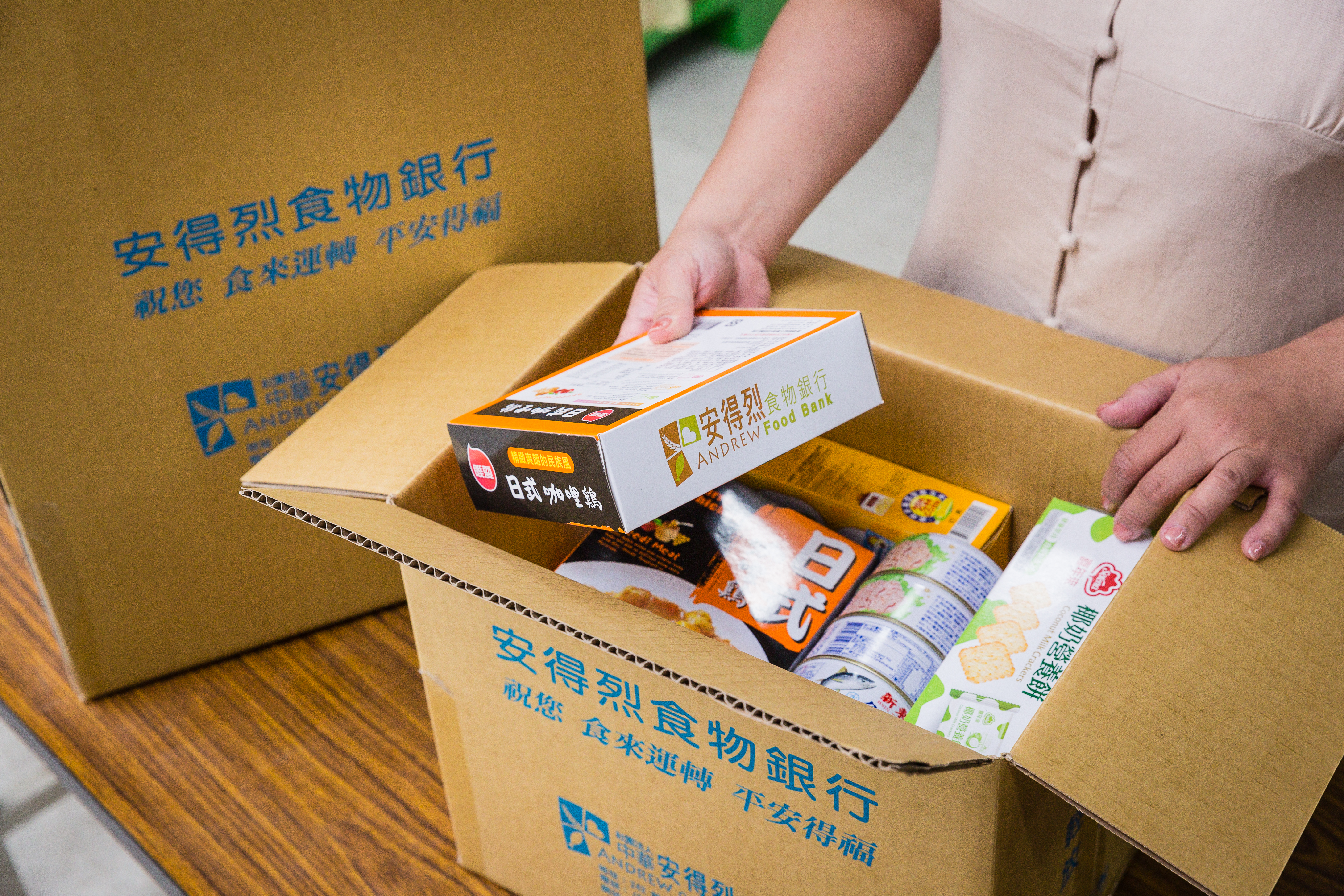 羅紹和依據年齡與需求，分為嬰兒、3到15歲，及專案與素食等4種，提供每個月一次的客製化食物箱。
