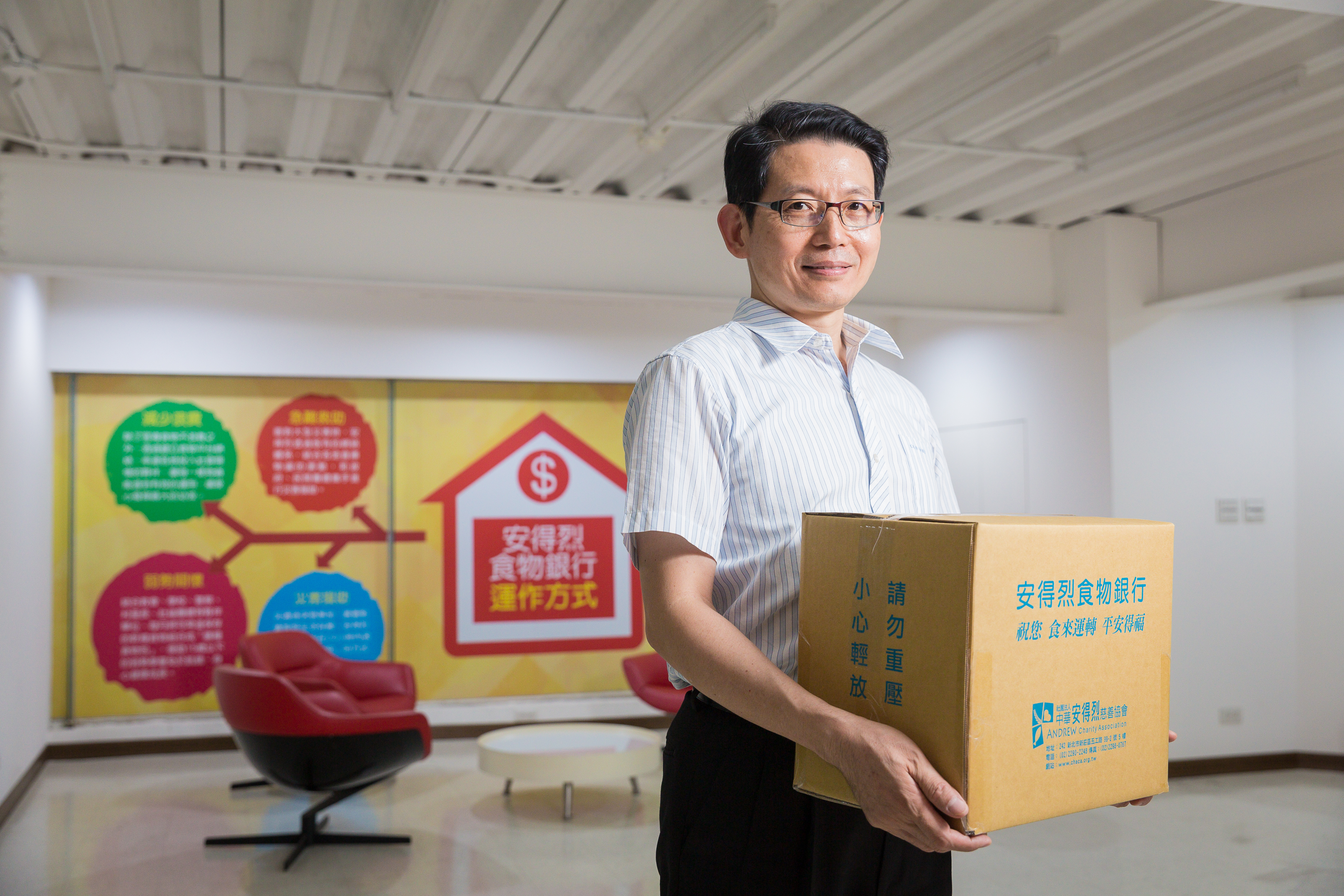 4年前，羅紹和在安得烈慈善協會創辦人魏悌香牧師的邀約下加入團隊，替全台5千多位受助兒少張羅三餐溫飽。