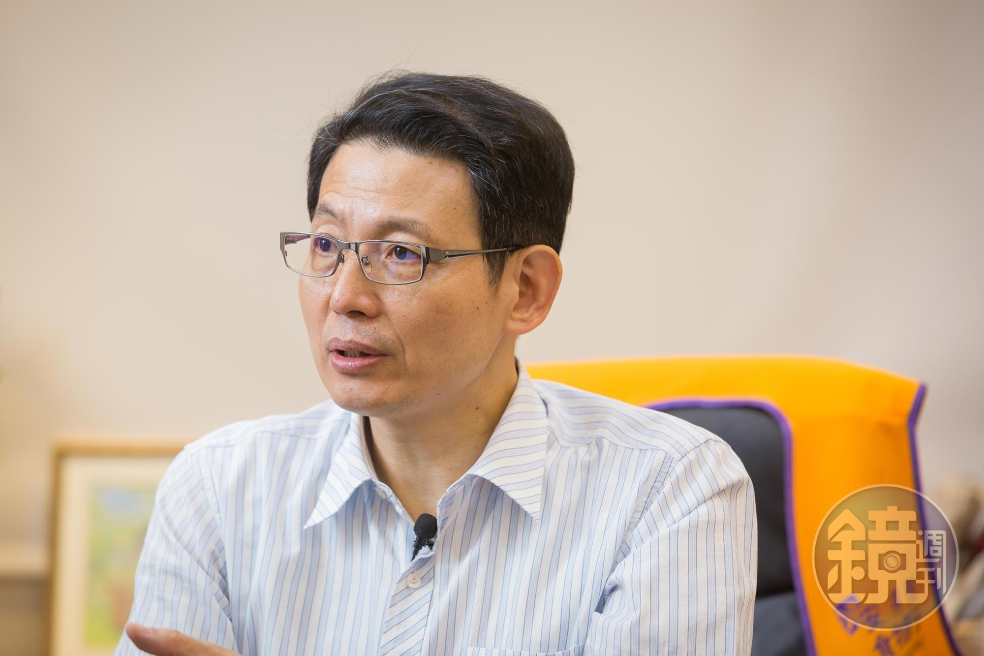 羅紹和國中時曾因埋怨母親離家,從受暴者轉為施暴者,到處惹事、找人打架。