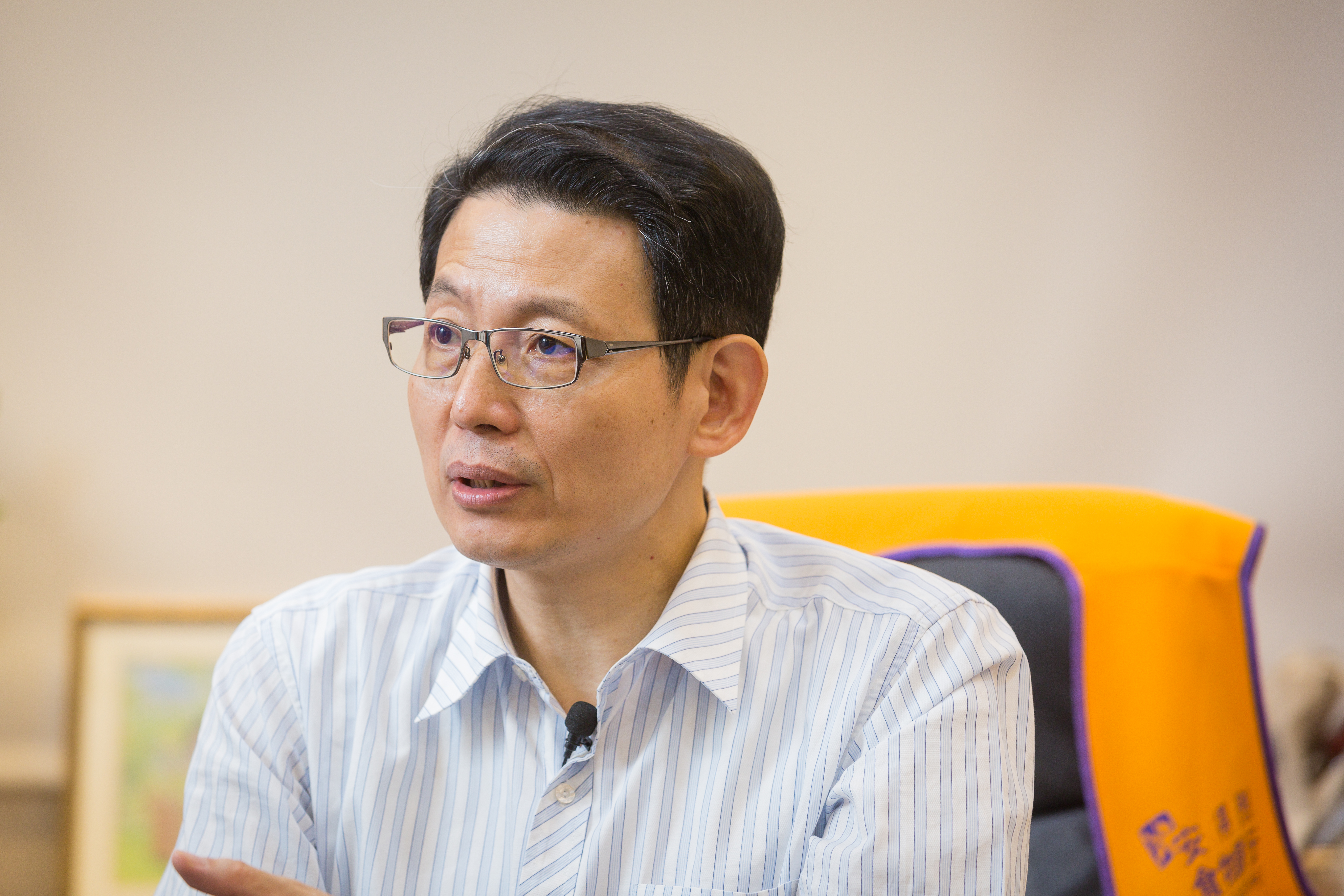 羅紹和國中時曾因埋怨母親離家，從受暴者轉為施暴者，到處惹事、找人打架。