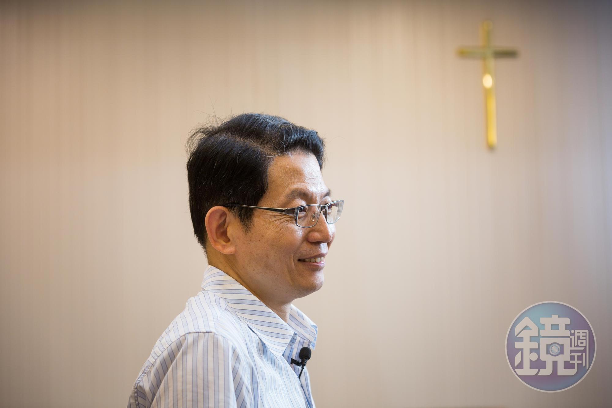 來自家暴高風險家庭的羅紹和，小時候因家貧、母親離家，被送往孤兒院與寄養家庭。