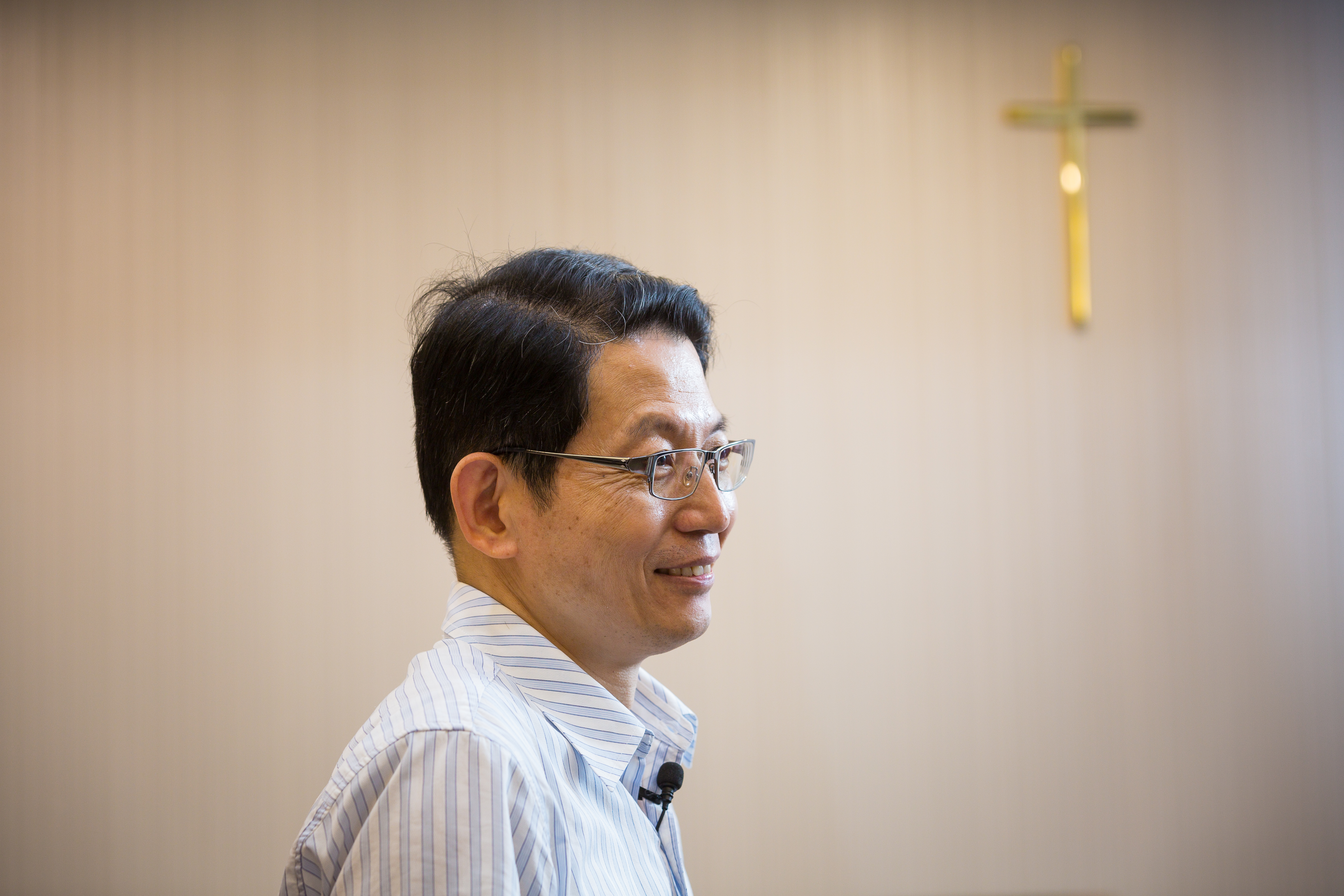 來自家暴高風險家庭的羅紹和，小時候因家貧、母親離家，被送往孤兒院與寄養家庭。