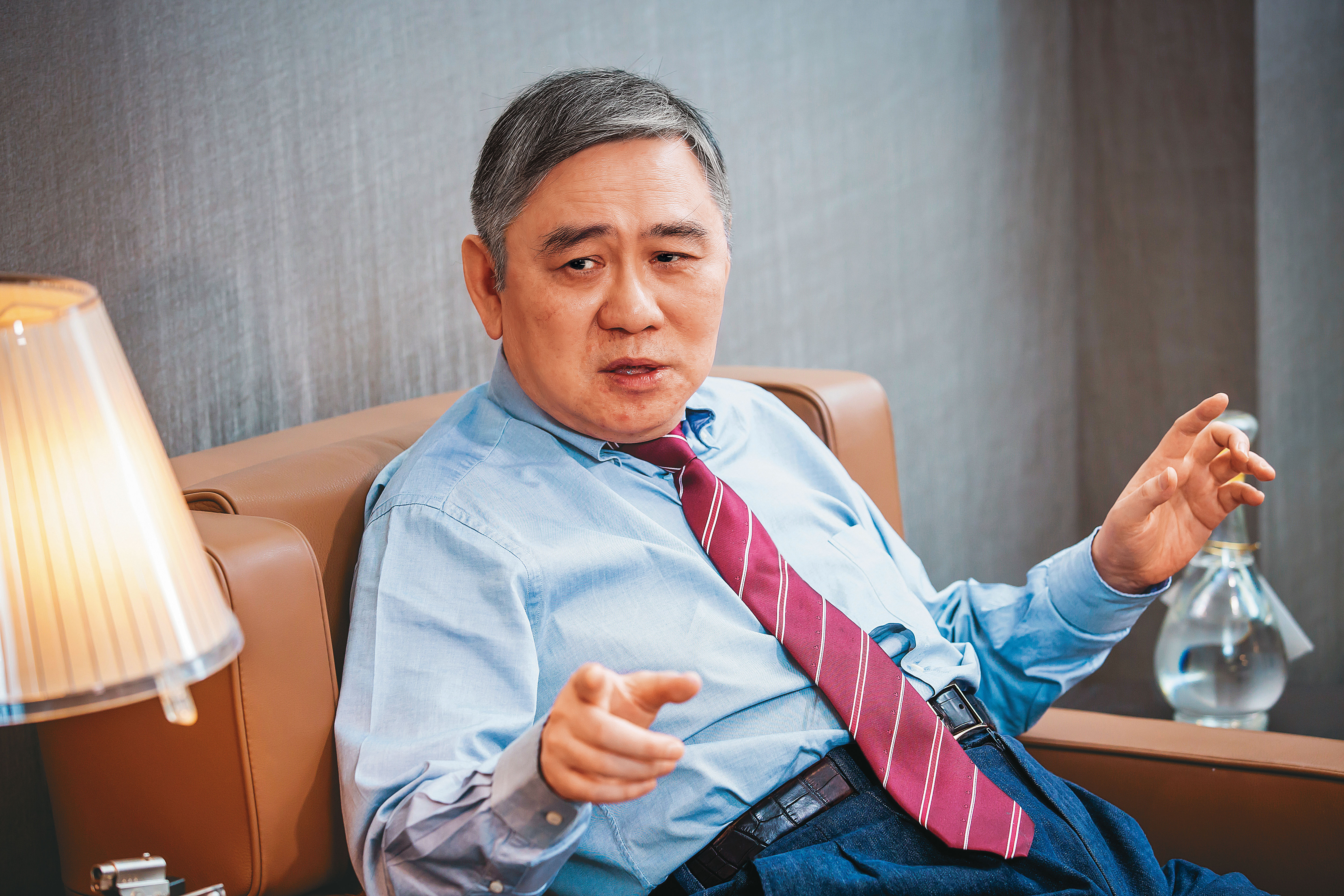 王文洋發現父親留下的其中一筆120億元財產在死後多年才信託，懷疑遭人侵吞，提告後日前不起訴，正向高檢署提出再議中。