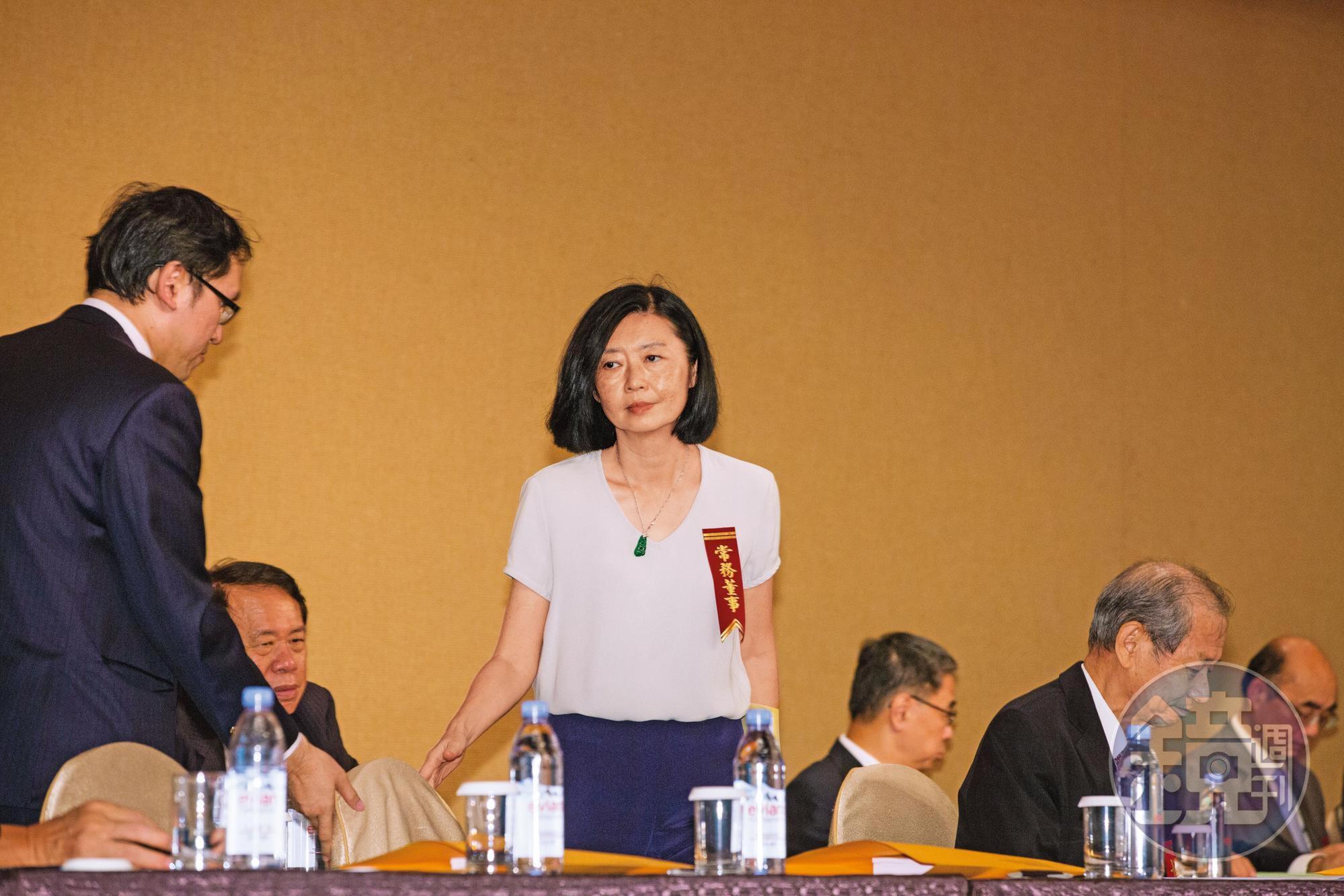 根據錄音檔顯示,王瑞華(左)在家族討論父親王永慶後事時,也知道誠威及穩昇2公司當時並未信託。