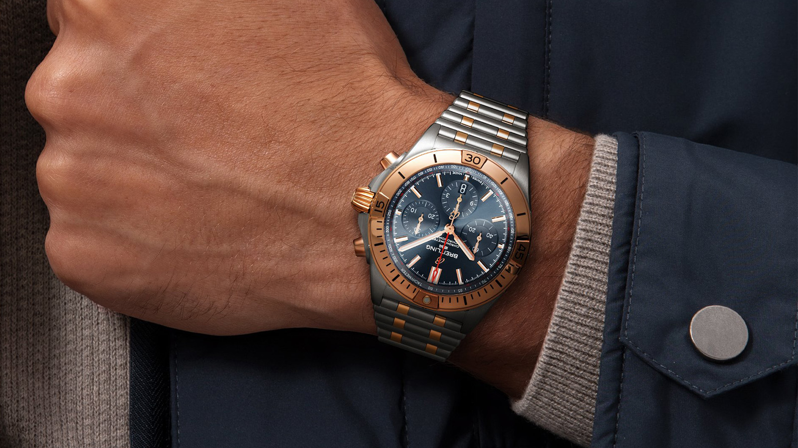 隨著面盤的顏色越來越多變化，也讓半金款跳脫以往讓人感覺比較老氣的形象，以顏色和設計讓雙色金錶款看起來更年輕有型。