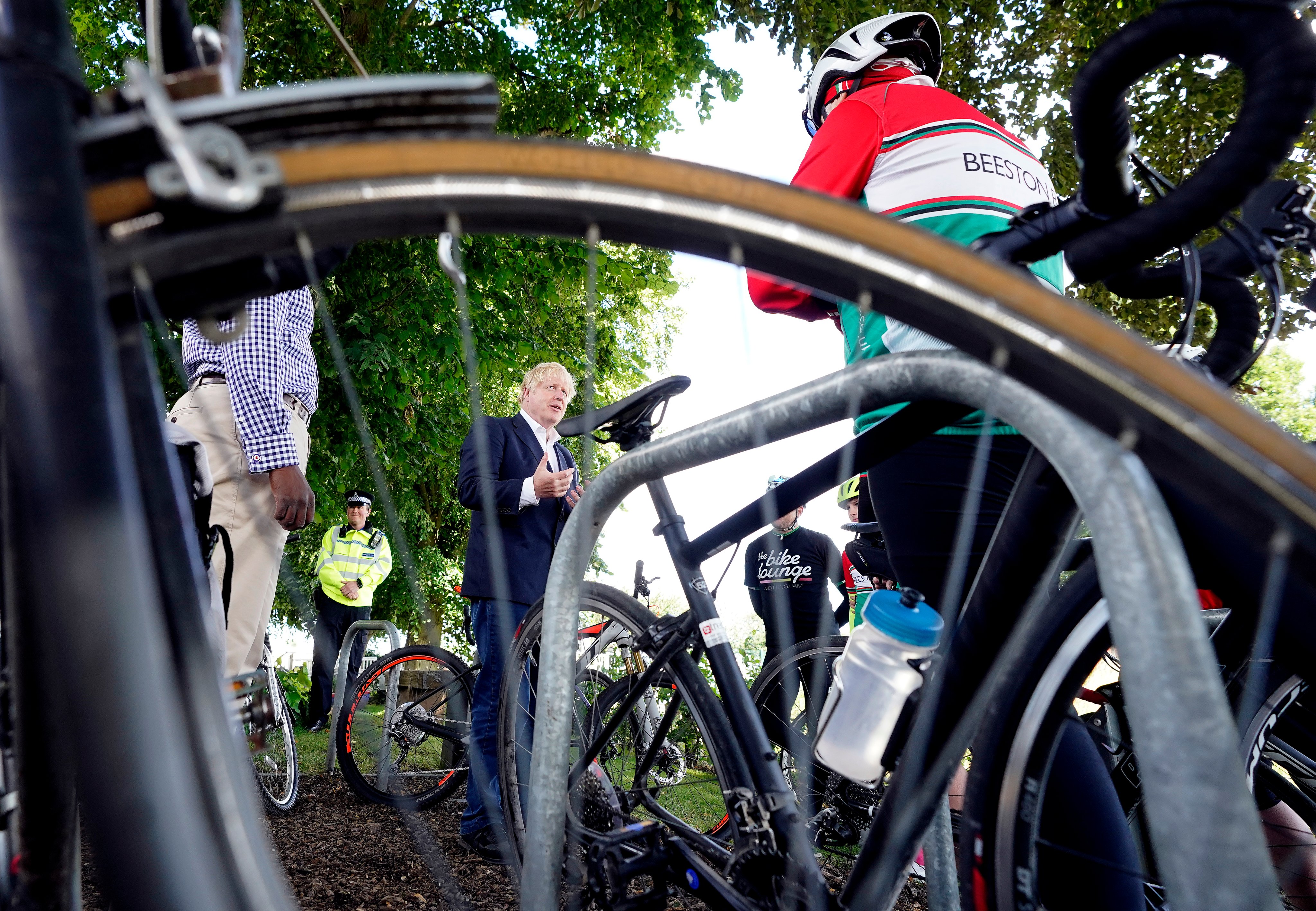 除了「提升健康（Better Health）」政策，英國政府計畫編列預算，鼓勵家庭醫生開「騎腳踏車」的治療建議，鼓勵國民騎車減肥。（翻攝自強森Twitter）