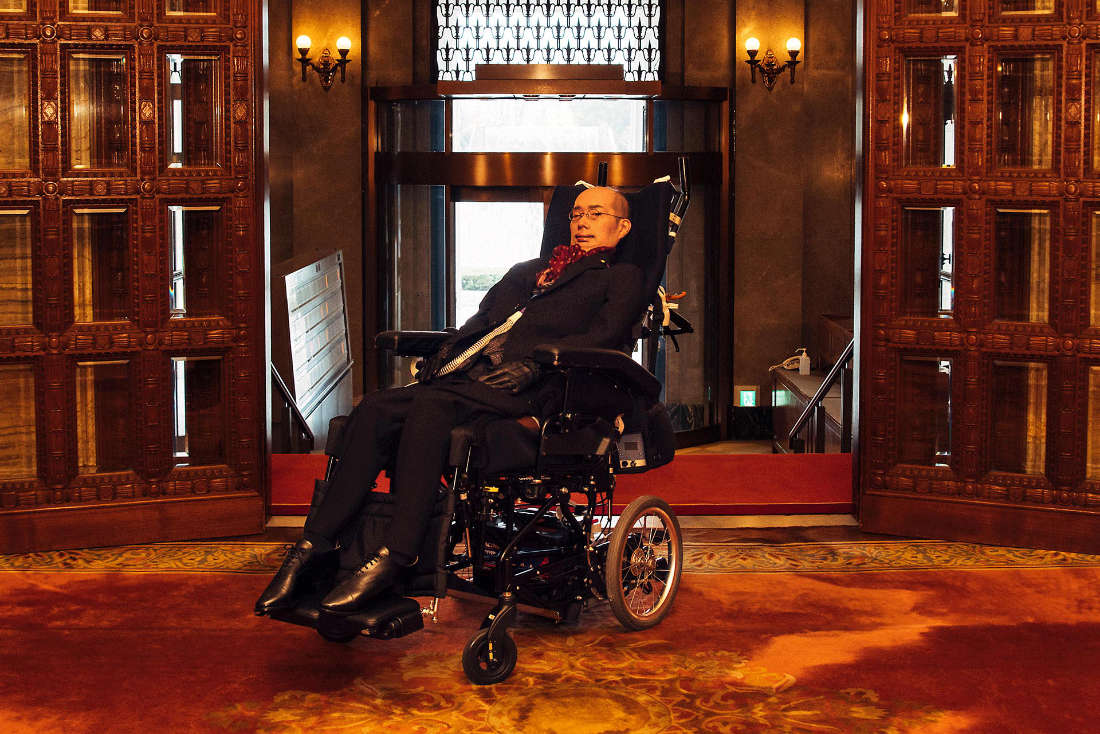 創造「無論有無身心障礙，誰都能幸福生活的社會」，是漸凍人舩後靖彥當選日本參議員後的核心政見。（圖片來源：舩後靖彥個人網站）