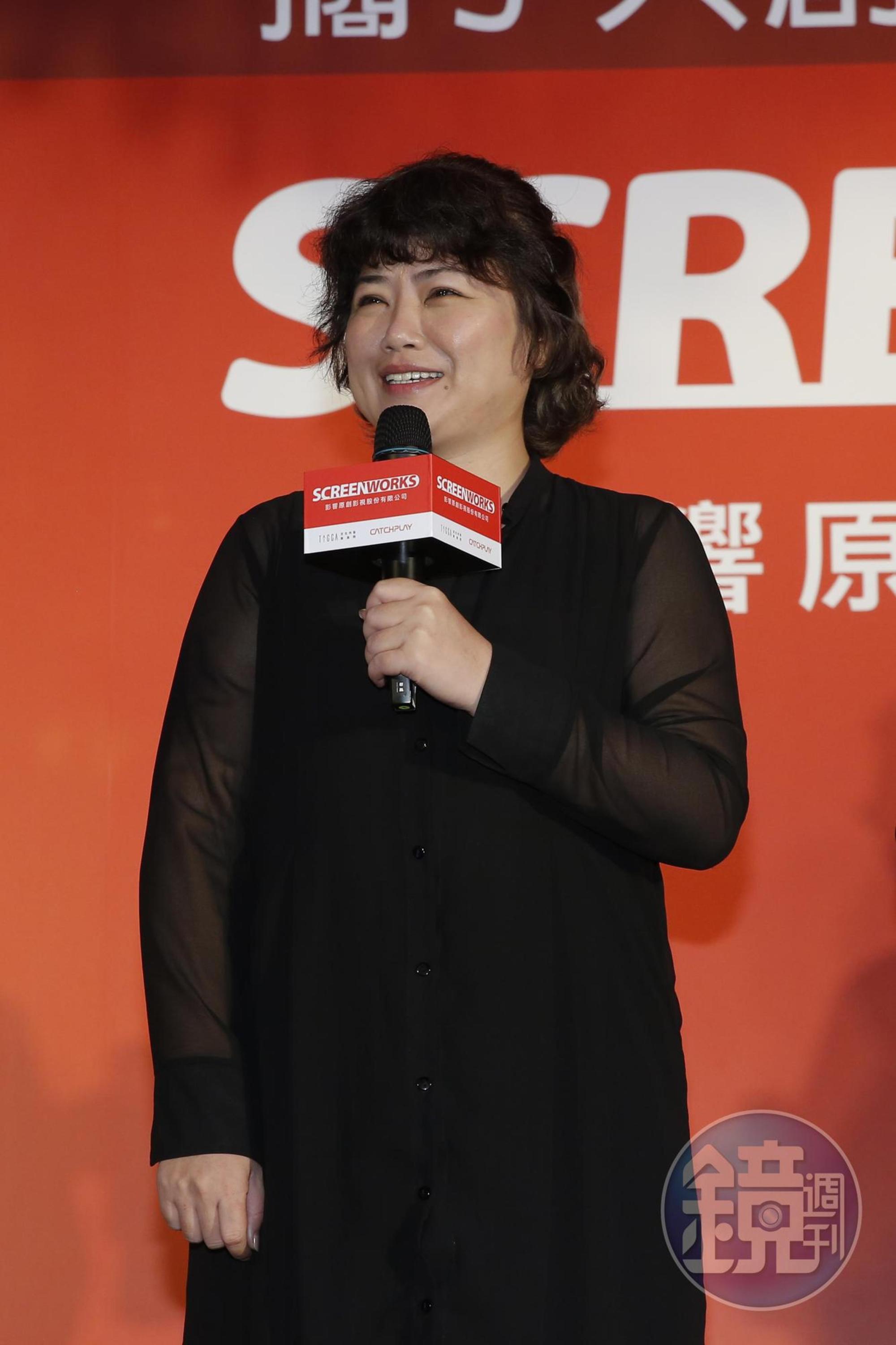 因為第一季的好口碑，《俗女2》有了充裕的彈藥支援，嚴藝文可以不用再抵押房子了。