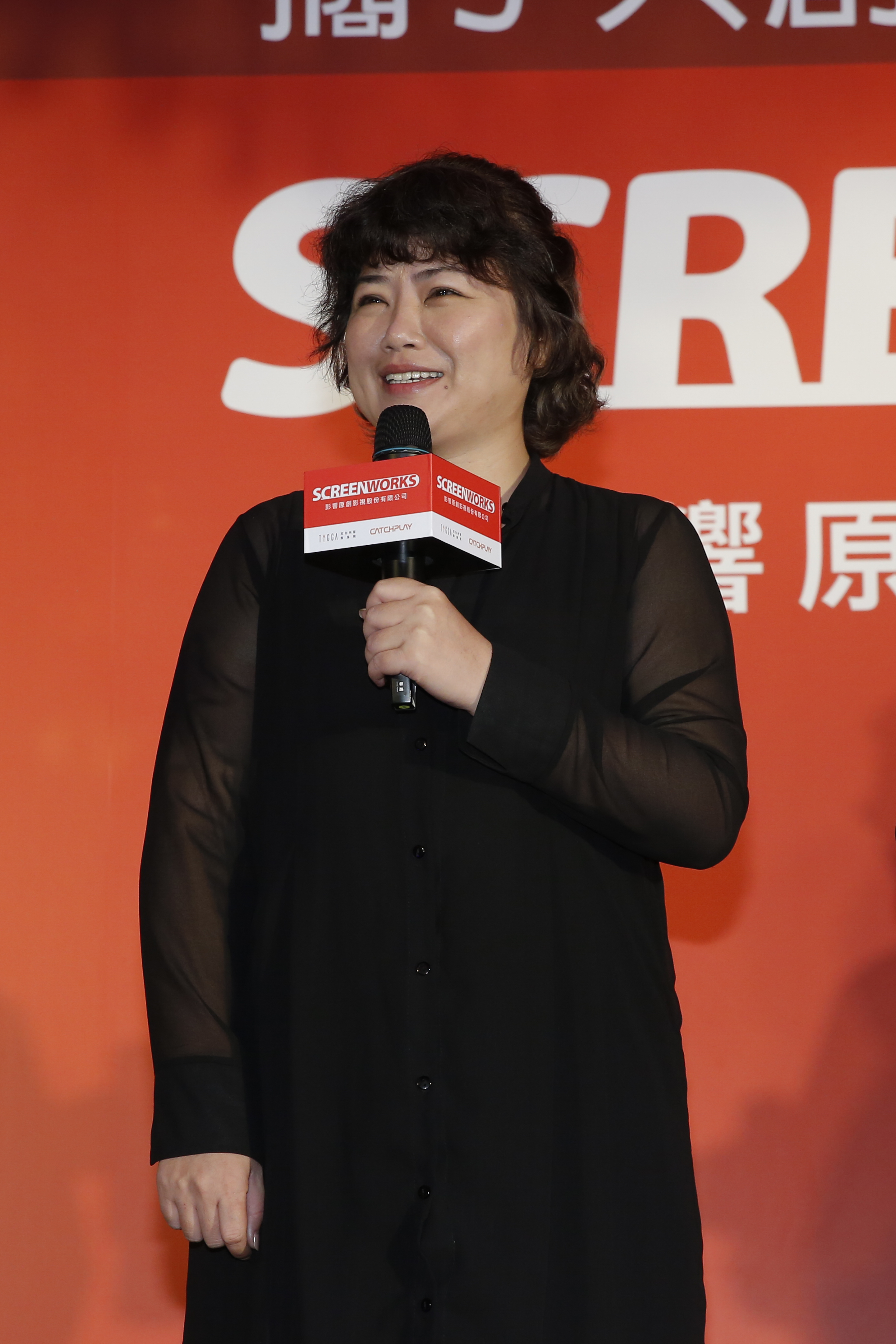 因為第一季的好口碑，《俗女2》有了充裕的彈藥支援，嚴藝文可以不用再抵押房子了。