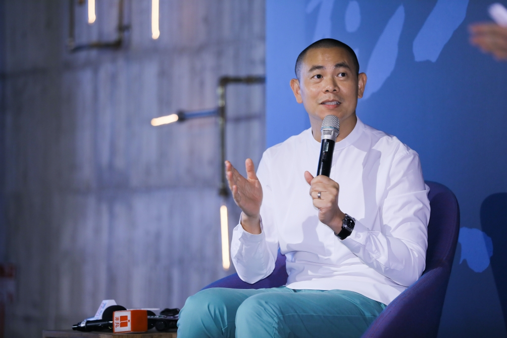 紀錄片《初心》拍下江振誠當初決定關掉新加坡如日中天的事業始末，也拍到他在餐廳以外的生活。