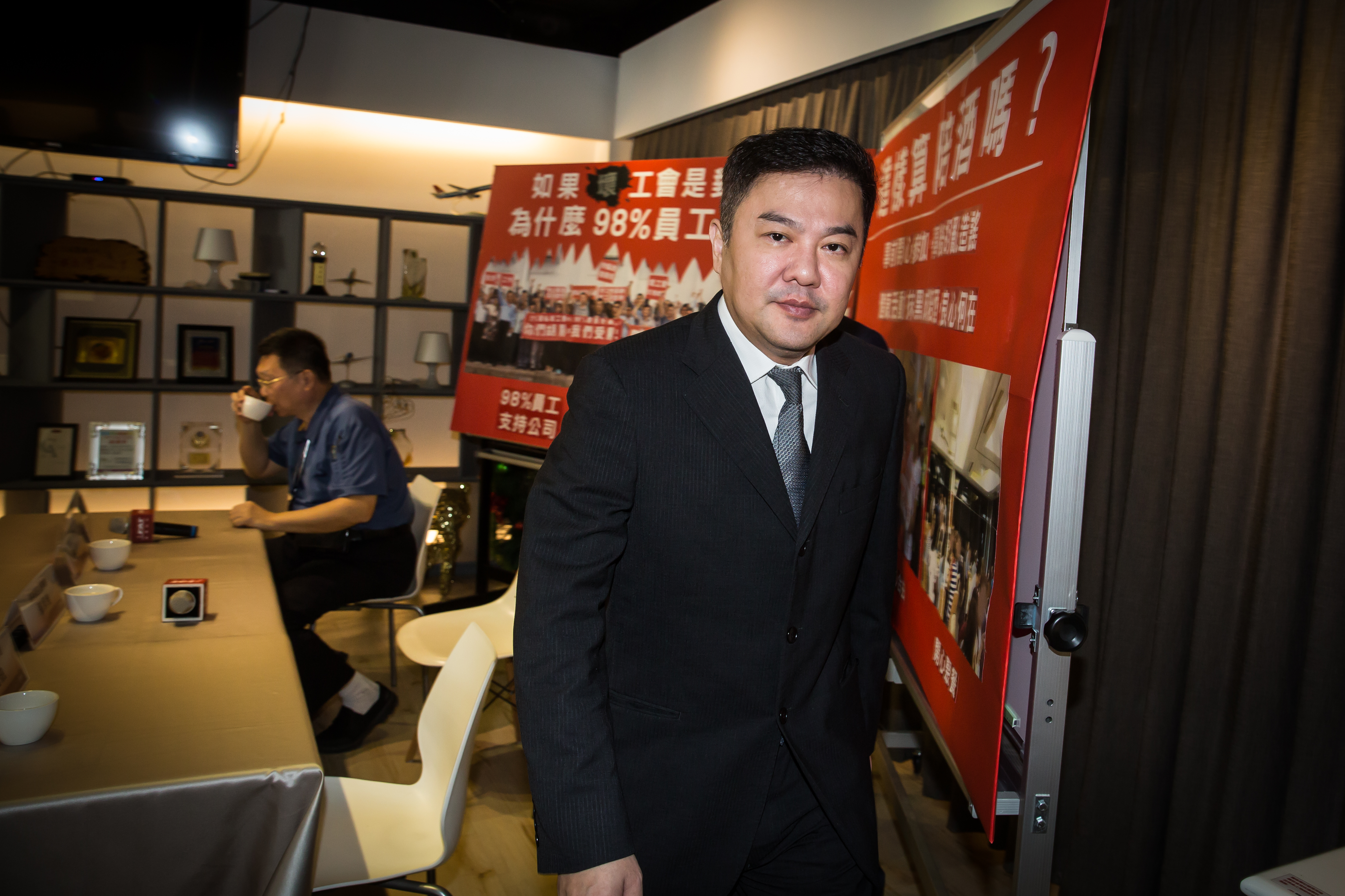 遠航董座張綱維事業版圖跨足航空及金融業,行事作風備受爭議。