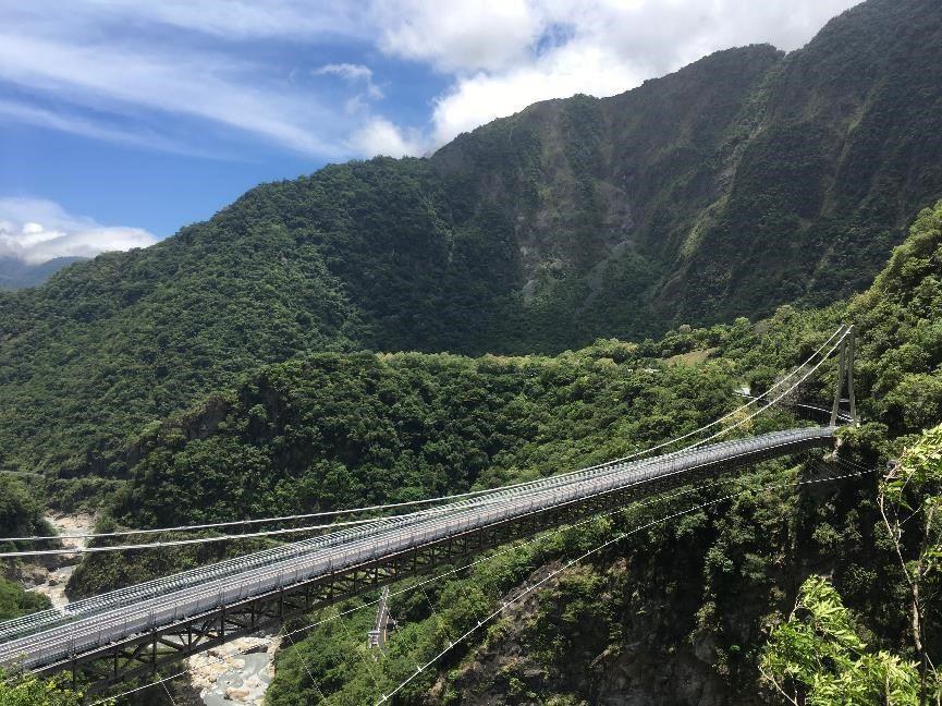 國內「深跨比最高」的太魯閣國家公園山月吊橋，終於確定將於8月12日下午開放體驗。（太魯閣國家公園提供）