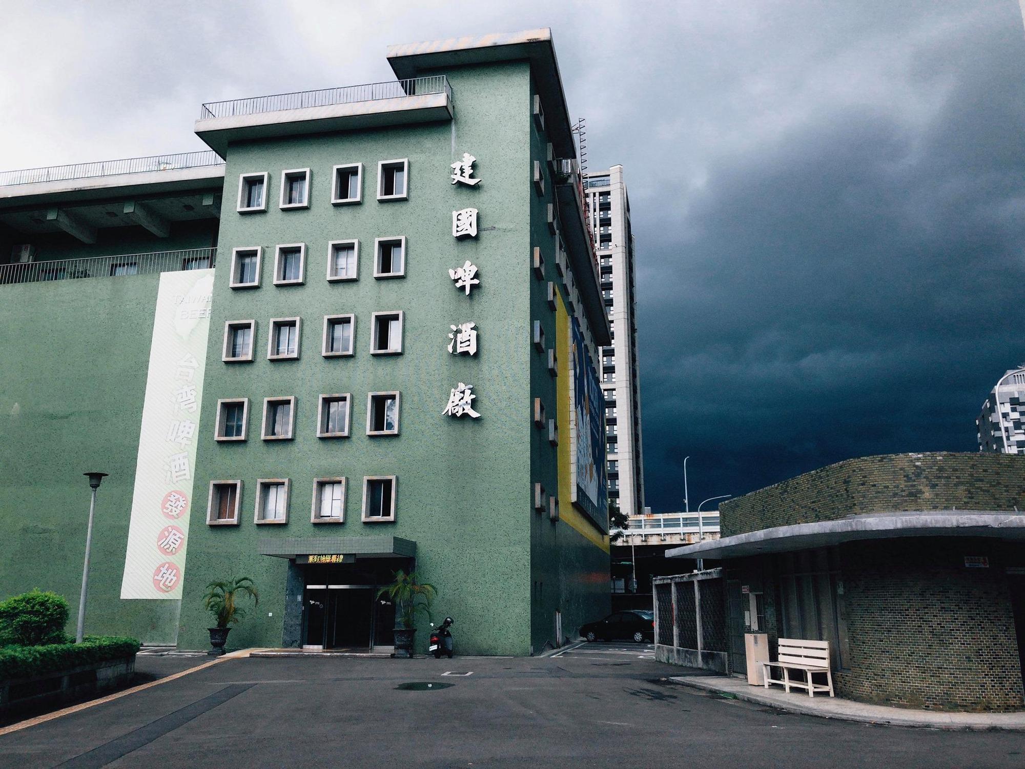 建國啤酒廠開發案恐退回原點,現在傳出北科大也來搶地。(翻攝自Beer Taipei @建國啤酒廠產業活保存臉書粉專)