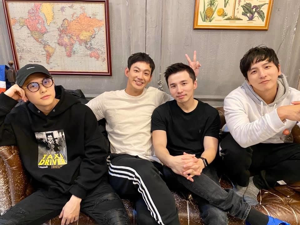 阿緯與小煜、王子、威廉等人過去曾有不成文約定,按結婚順序,有不同的紅包價碼。(翻攝自阿緯臉書)