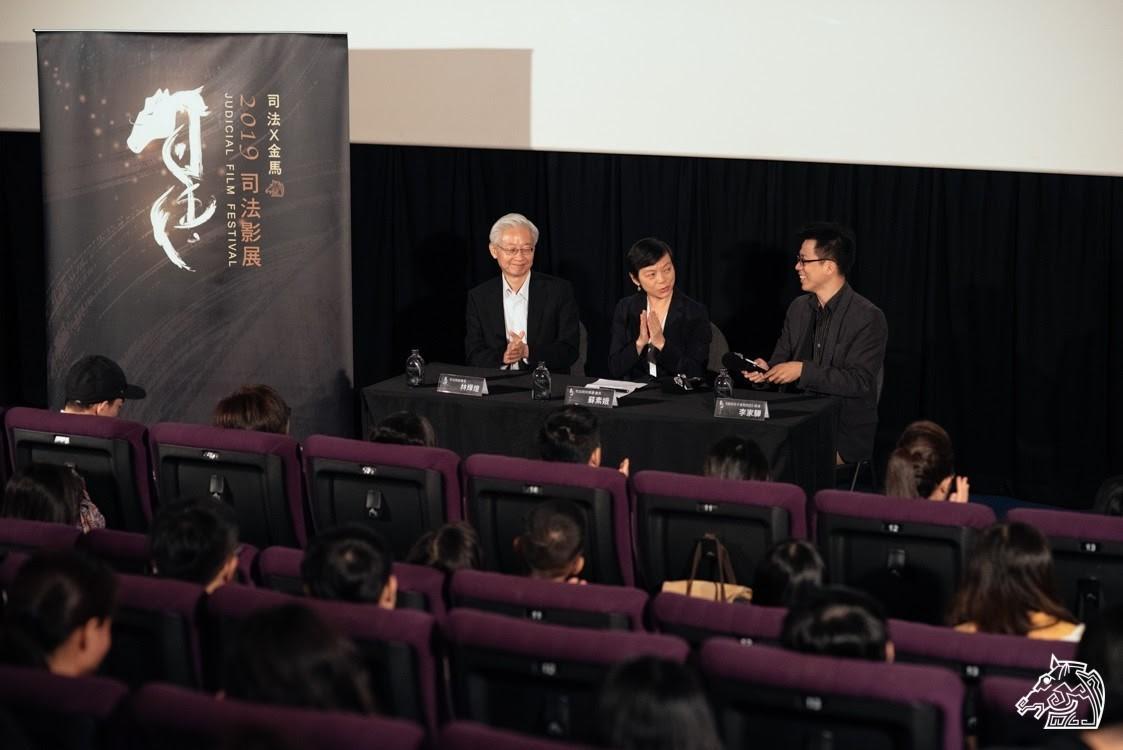 李家驊(右起)去年帶著《我的兒子是死刑犯》出席「金馬X司法影展」單元,與司法院刑事廳廳長蘇素娥和司法院秘書長林輝煌出席映後講座。(翻攝自goldenhorse.org.tw)