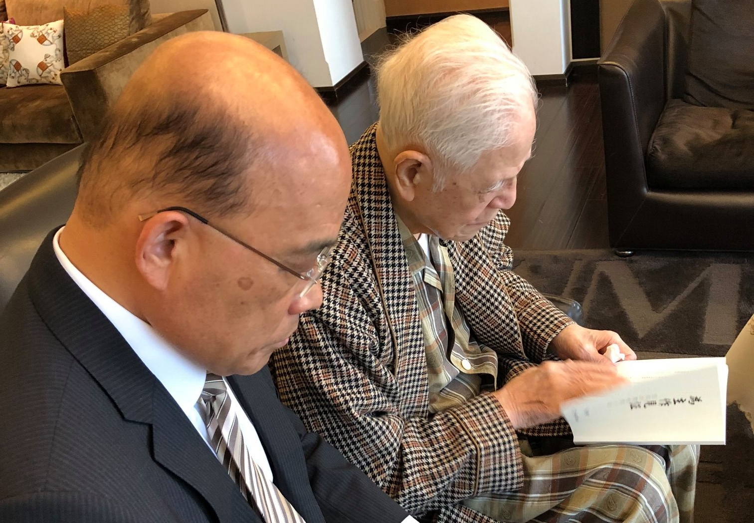 蘇貞昌不捨於臉書po文,指李登輝前總統在台灣民主轉型過程中,扮演了關鍵的角色。(翻攝自蘇貞昌臉書)