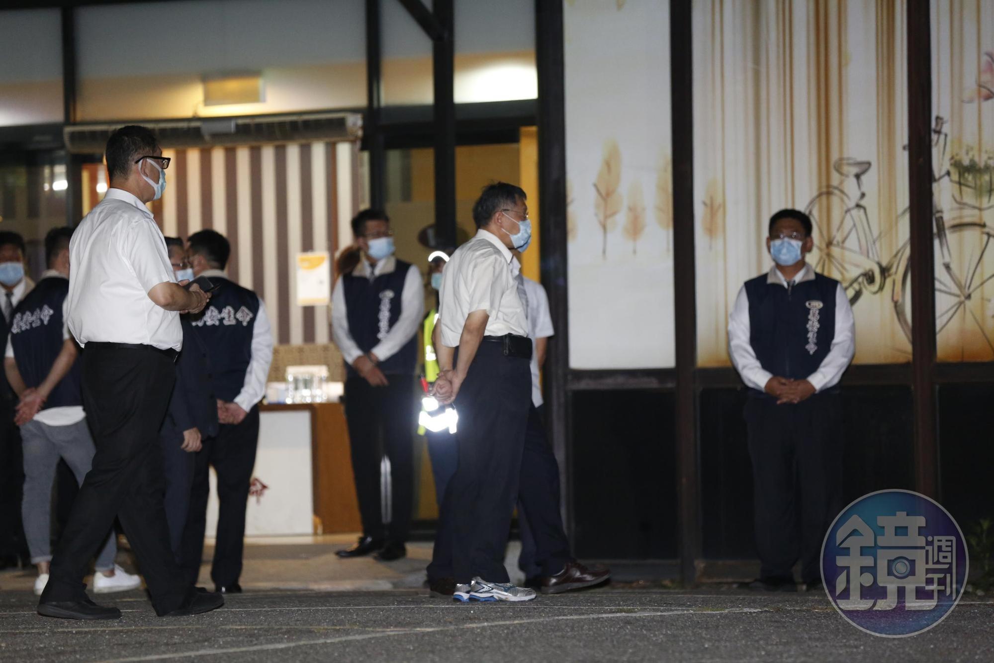 柯文哲結束原定行程後前往北榮現場關心情況。