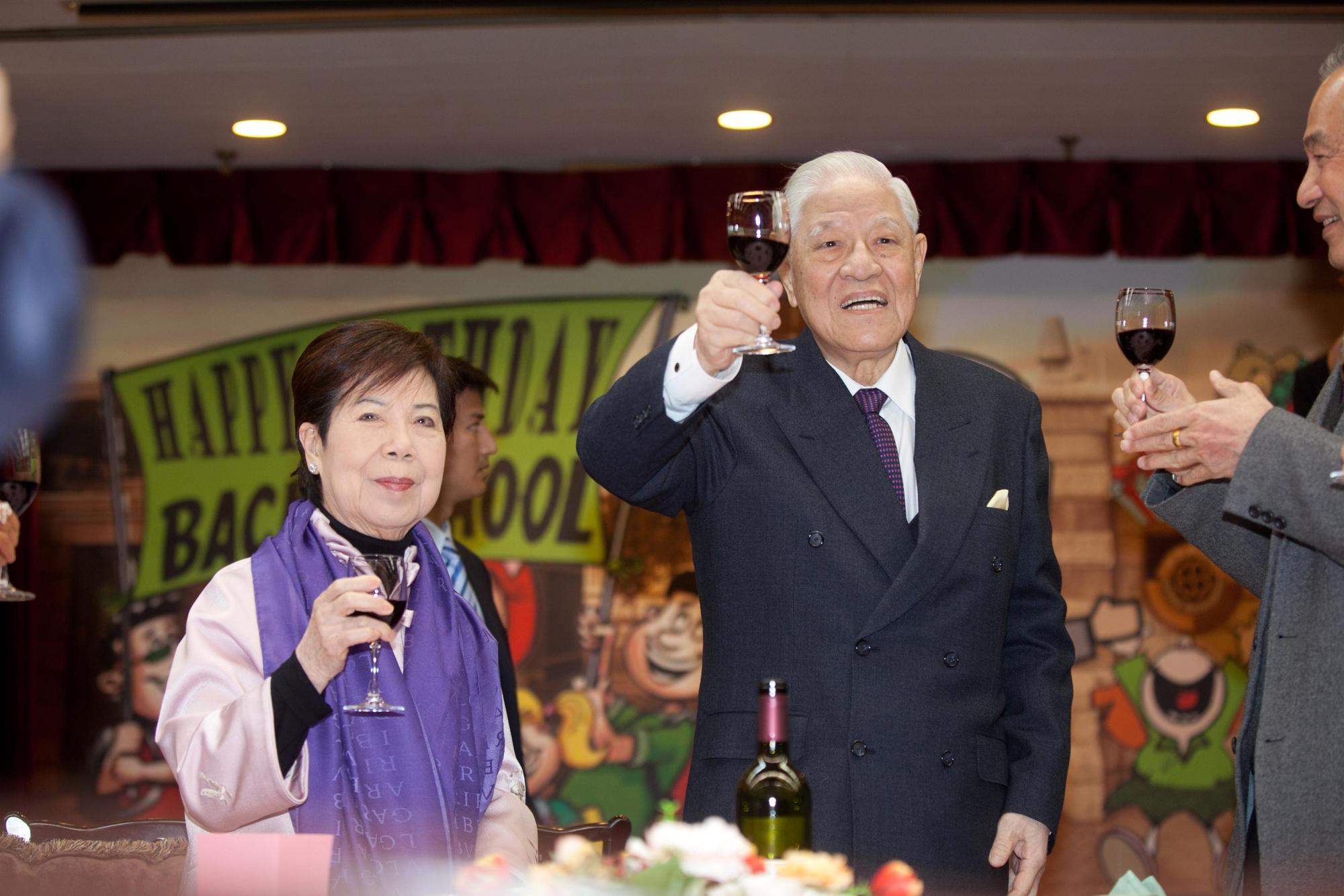前總統李登輝與妻子曾文惠對已故獨子期望很高。(李登輝基金會提供)