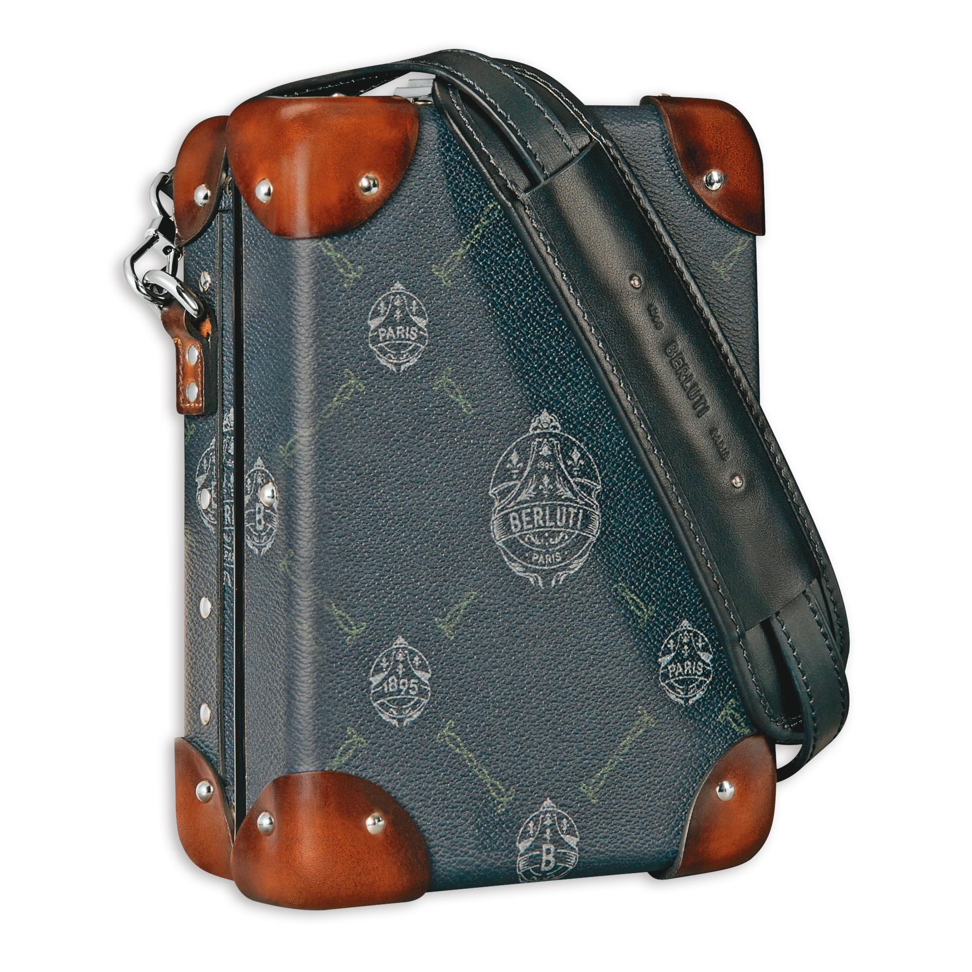 SIGNATURE Canvas x Globe-Trotter小型郵差包 NT$94,000（BERLUTI提供）