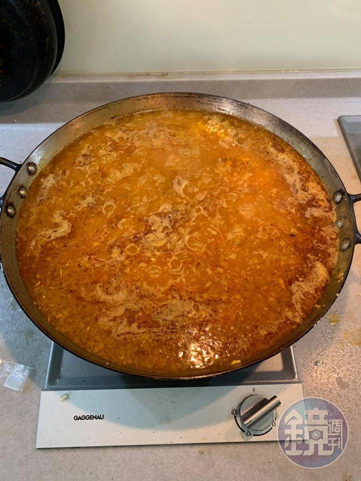 等湯汁煮滾。