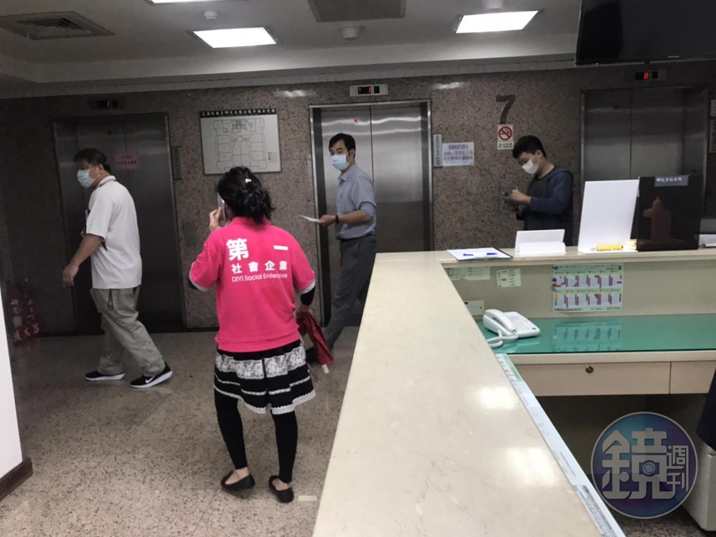 檢調懷疑立委集體收賄介入SOGO經營權案,今早指揮調查局北機站前往蘇震清等5立委辦公室搜查。