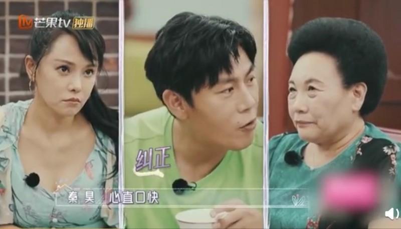 伊能靜、秦昊與婆婆在真人秀上唇槍舌劍。(翻攝自《婆婆和媽媽》微博)