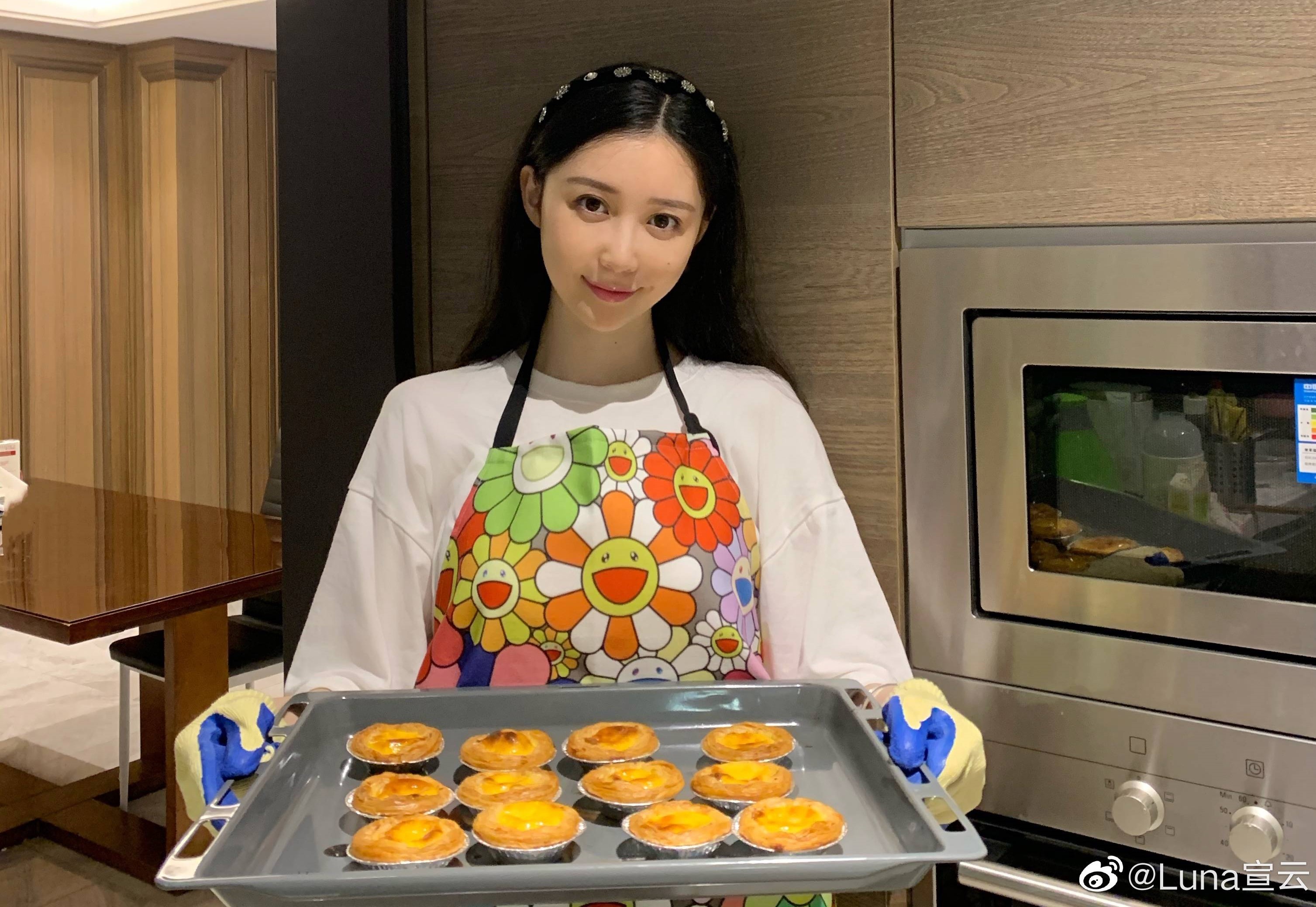 Luna常在微博分享下廚照片，看來很愛親自料理美食。（翻攝Luna宣云微博）