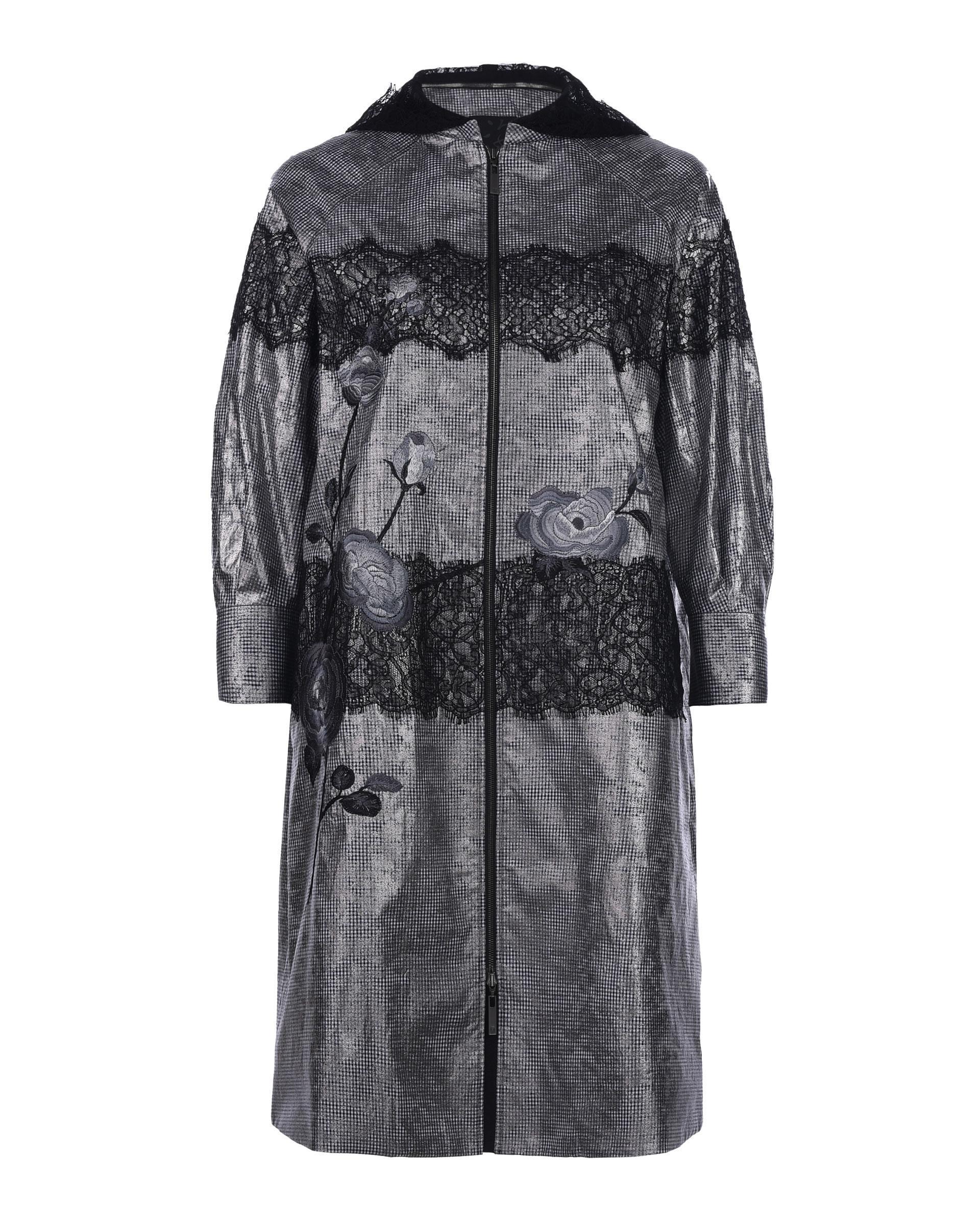 蕾絲拼接長版外套 NT$44,800（夏姿．陳提供）
