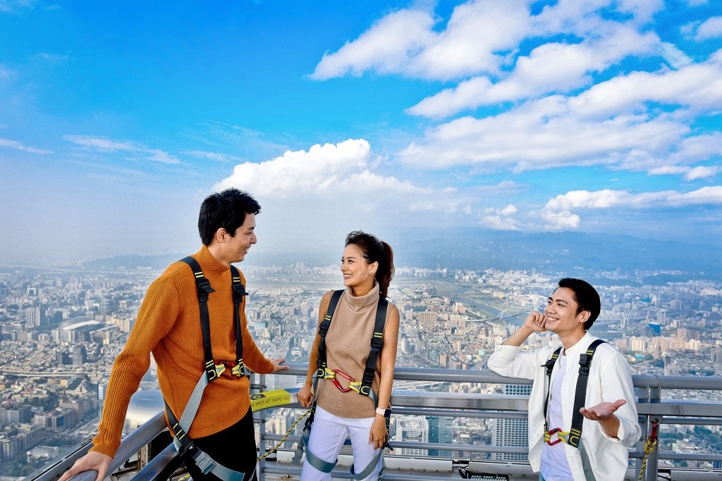 台北六福萬怡酒店結合ITF線上旅展推出父親節專案，雙人入住卓越客房再加贈兩張台北101觀景台-Skyline460漫步雲端體驗票券，現在只要4,999元。（台北金融大樓股份有限公司提供）