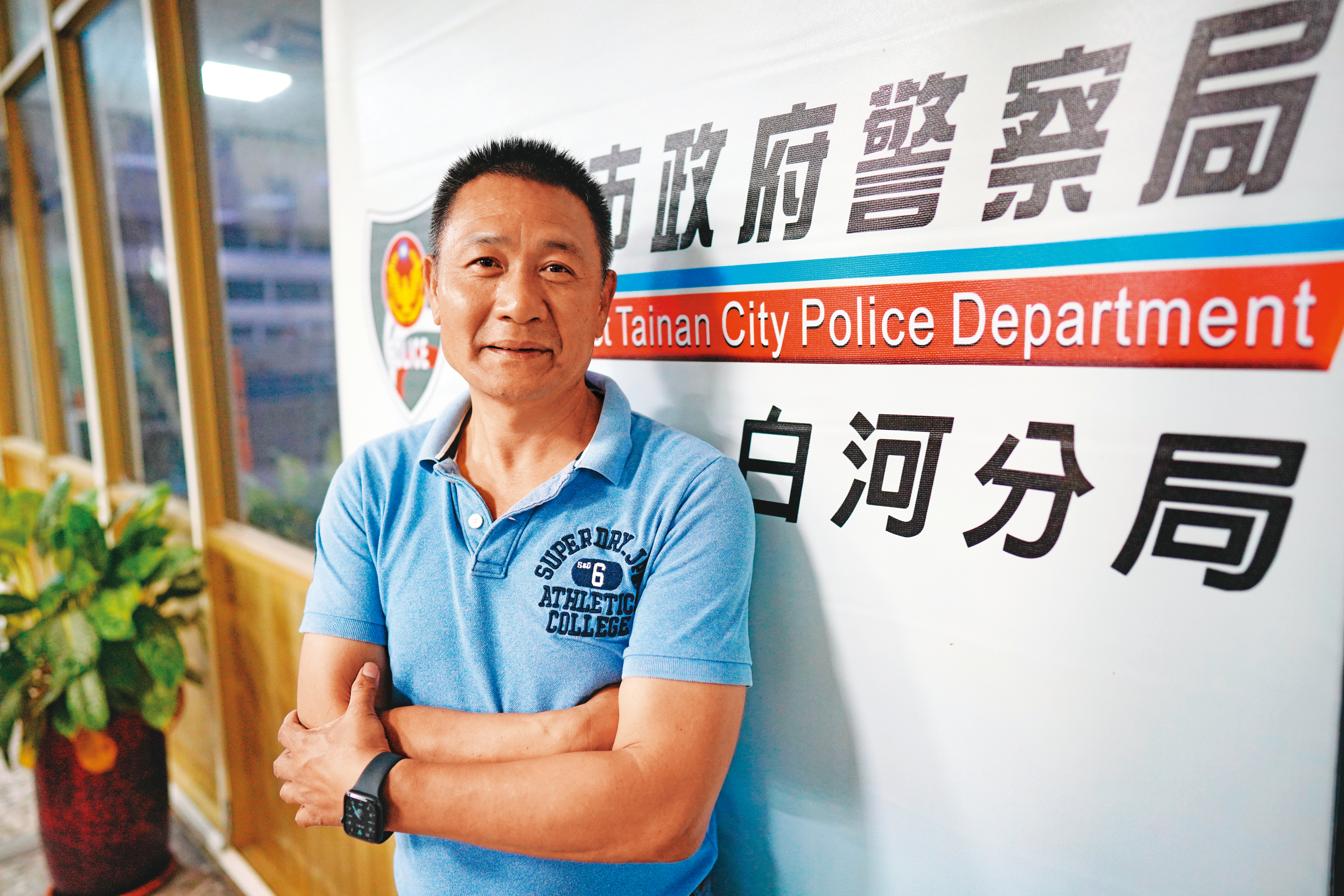 台南市警局白河分局偵查隊長記堂源,率領隊員抽絲剝繭,偵破命案。